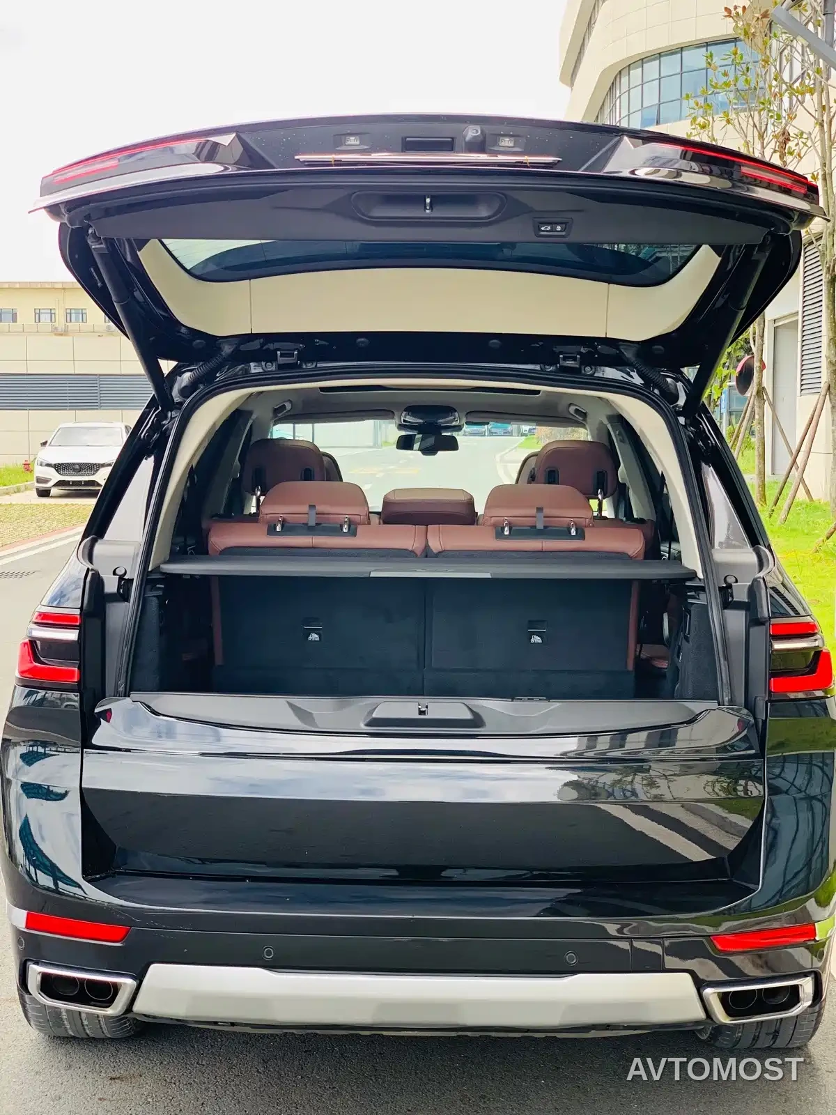 BMW X7 2023 xDrive40i Leading Luxury Package — фото 18