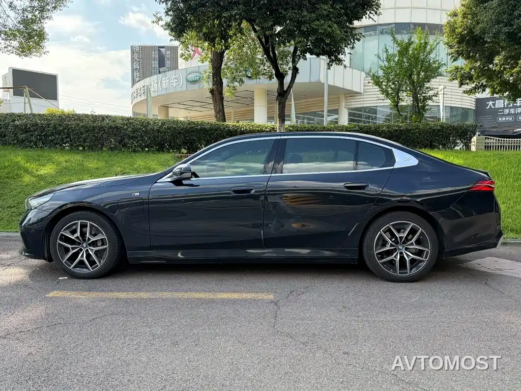 BMW i5 2024 eDrive 35L M Sport Package — фото 3