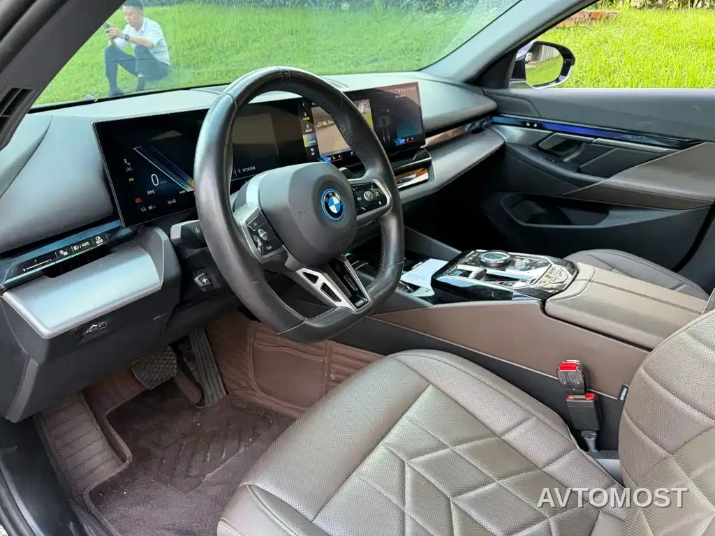 BMW i5 2024 eDrive 35L M Sport Package — фото 6