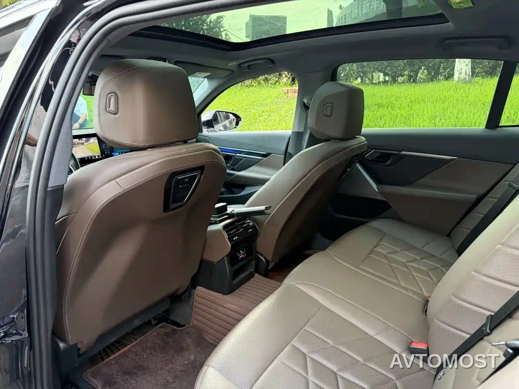 BMW i5 2024 eDrive 35L M Sport Package — фото 10