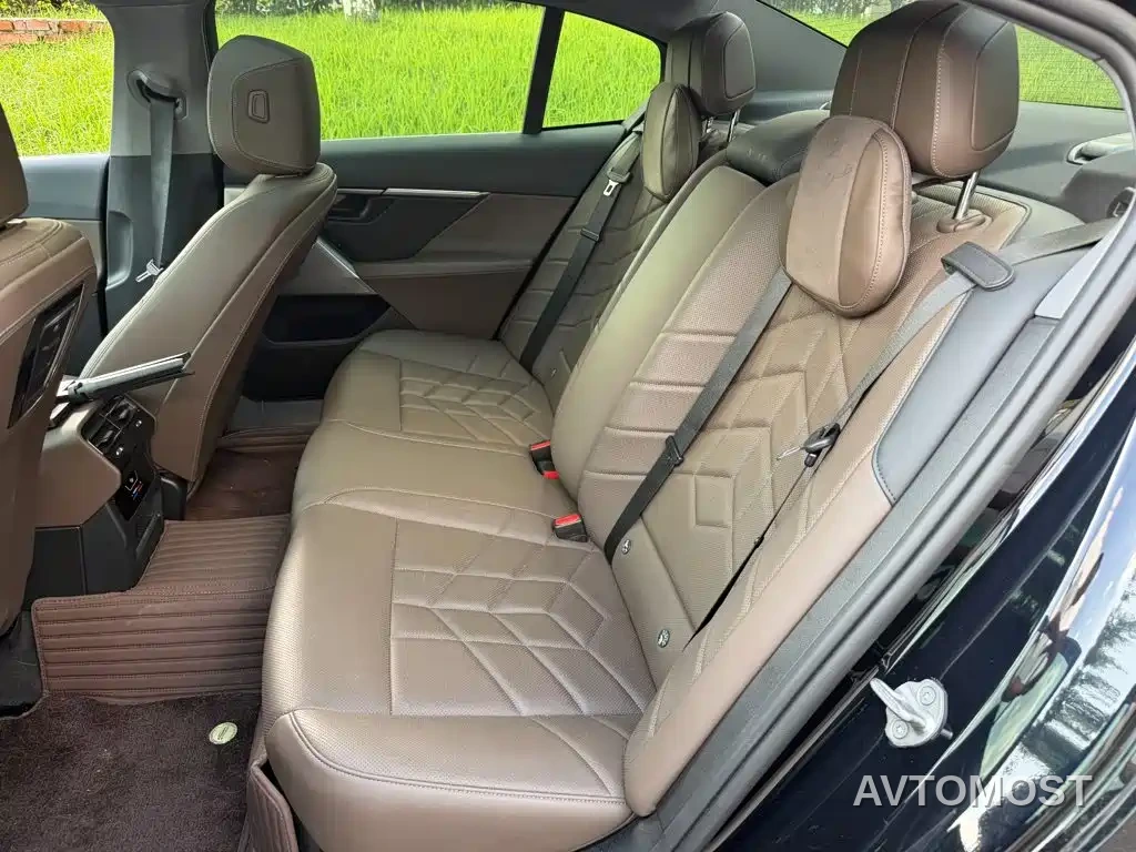 BMW i5 2024 eDrive 35L M Sport Package — фото 11