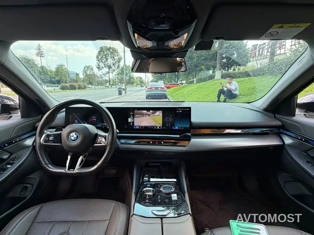 BMW i5 2024 eDrive 35L M Sport Package — фото 12