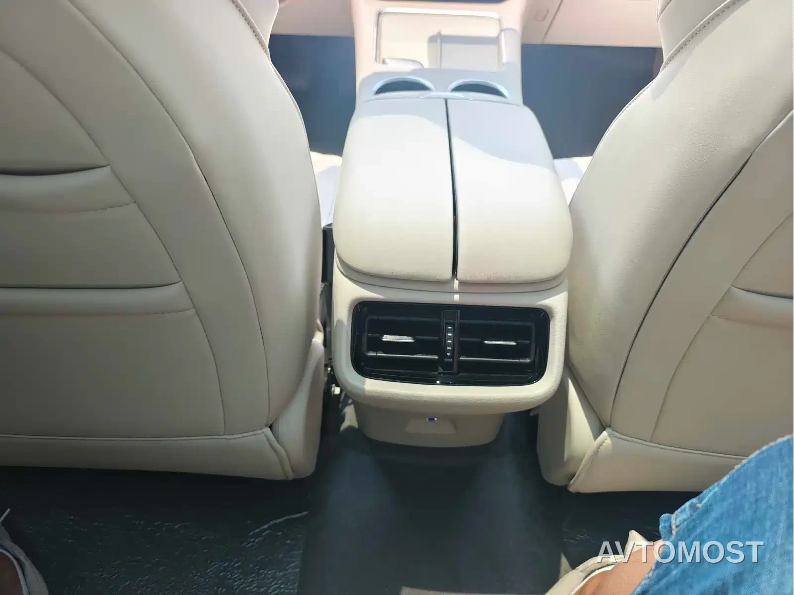 Dongfeng Fengxing Stellar S7 2024 555 Luxury Edition — фото 10