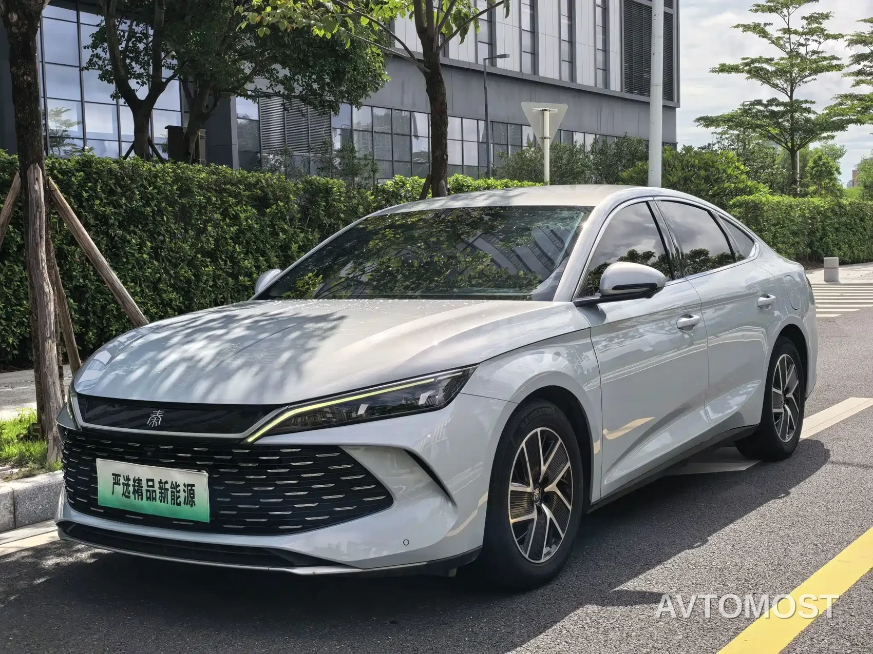 BYD Qin L 2024 DM-i 80KM Superior — фото 1