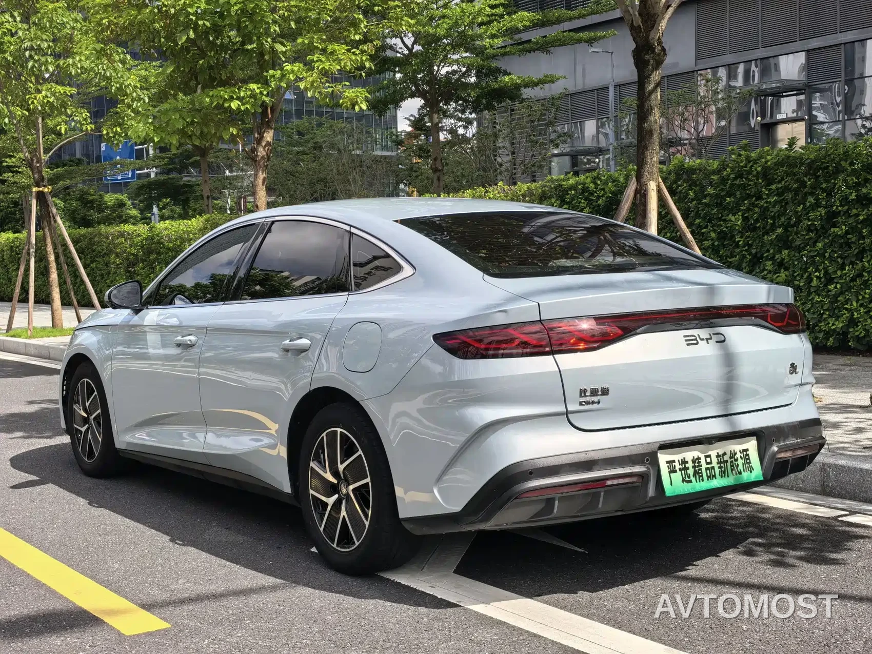 BYD Qin L 2024 DM-i 80KM Superior — фото 4