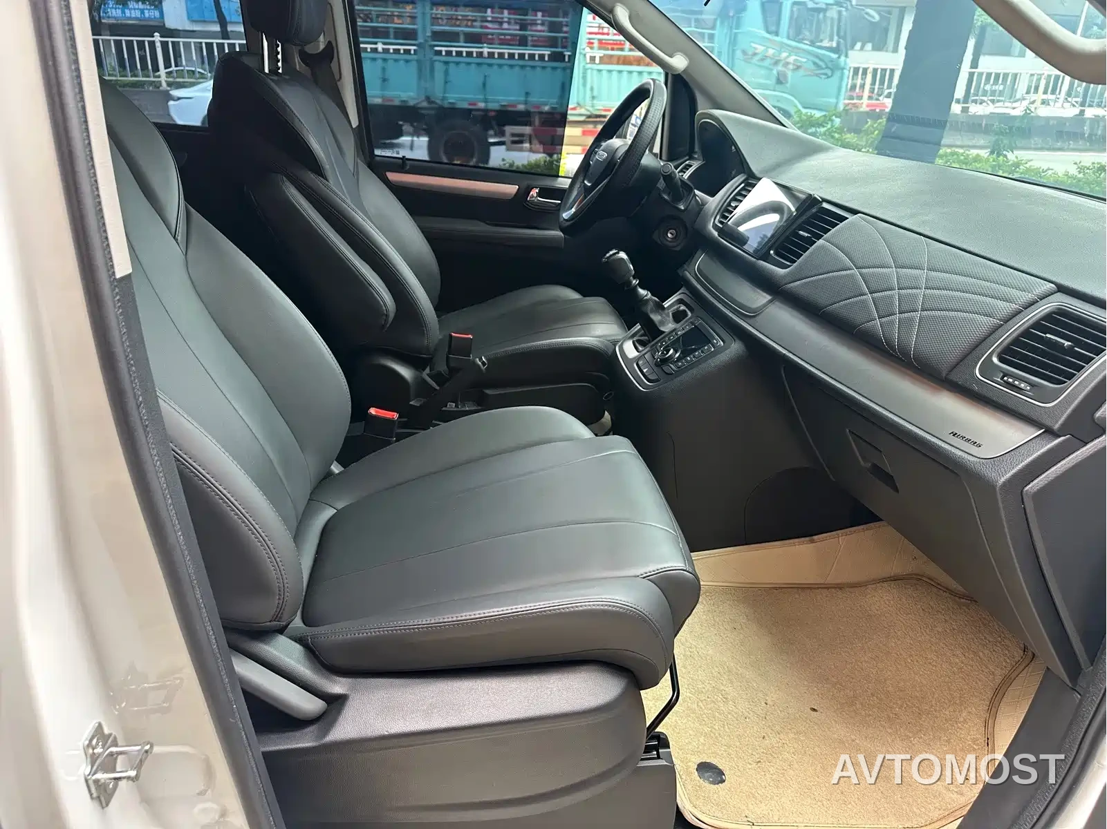 SAIC Maxus G10 2025 2.0T Manual Multi-Purpose Edition Diesel 7-Seater — фото 3