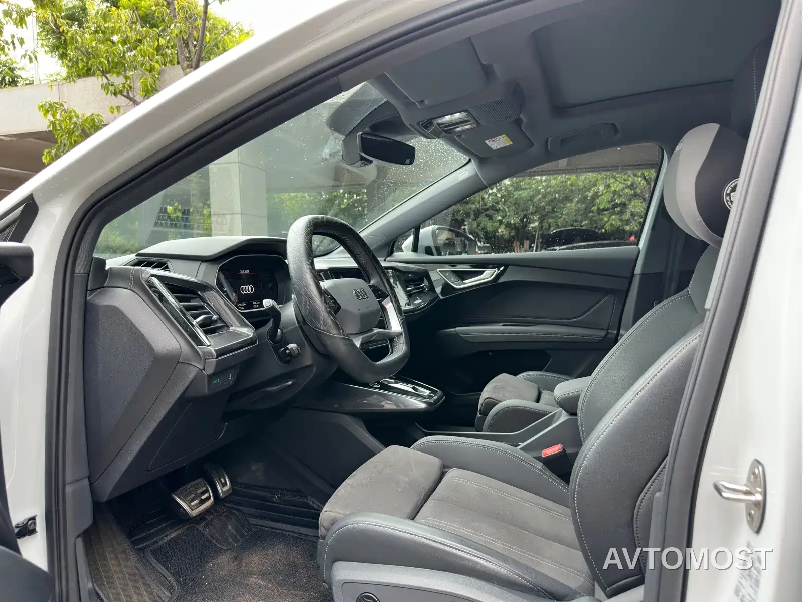 Audi Q4 e-tron 2022 50 e-tron quattro Innovation Edition — фото 4
