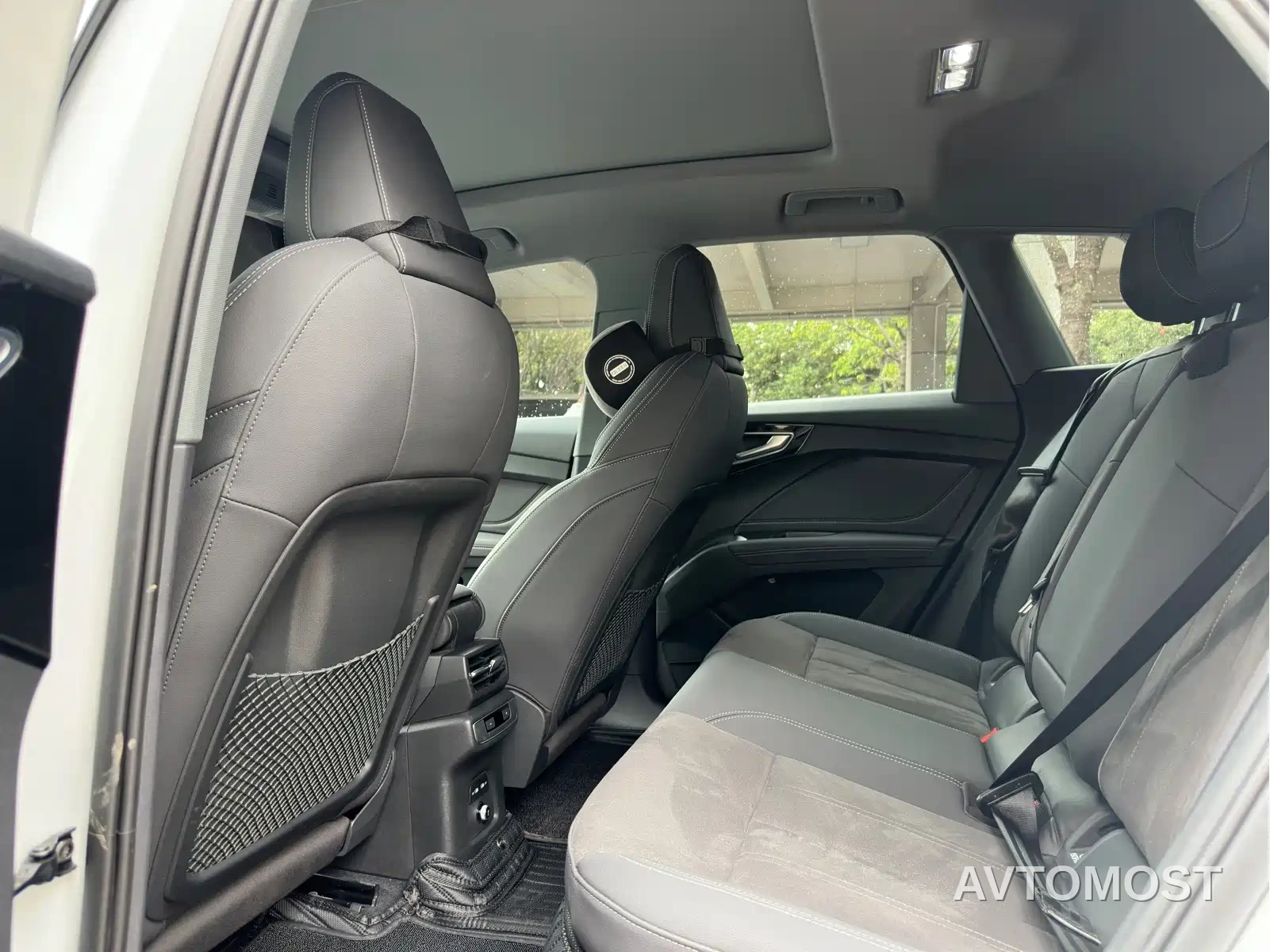 Audi Q4 e-tron 2022 50 e-tron quattro Innovation Edition — фото 5