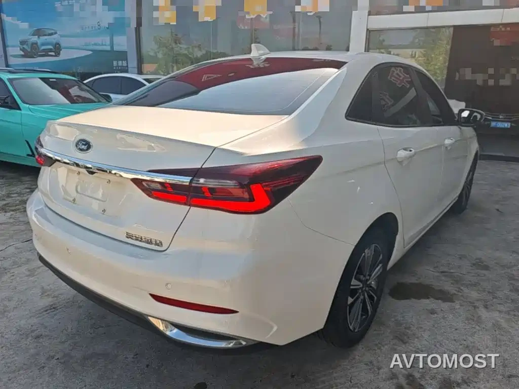 Ford Escort 2021 1.5L Automatic Diamond Edition — фото 7