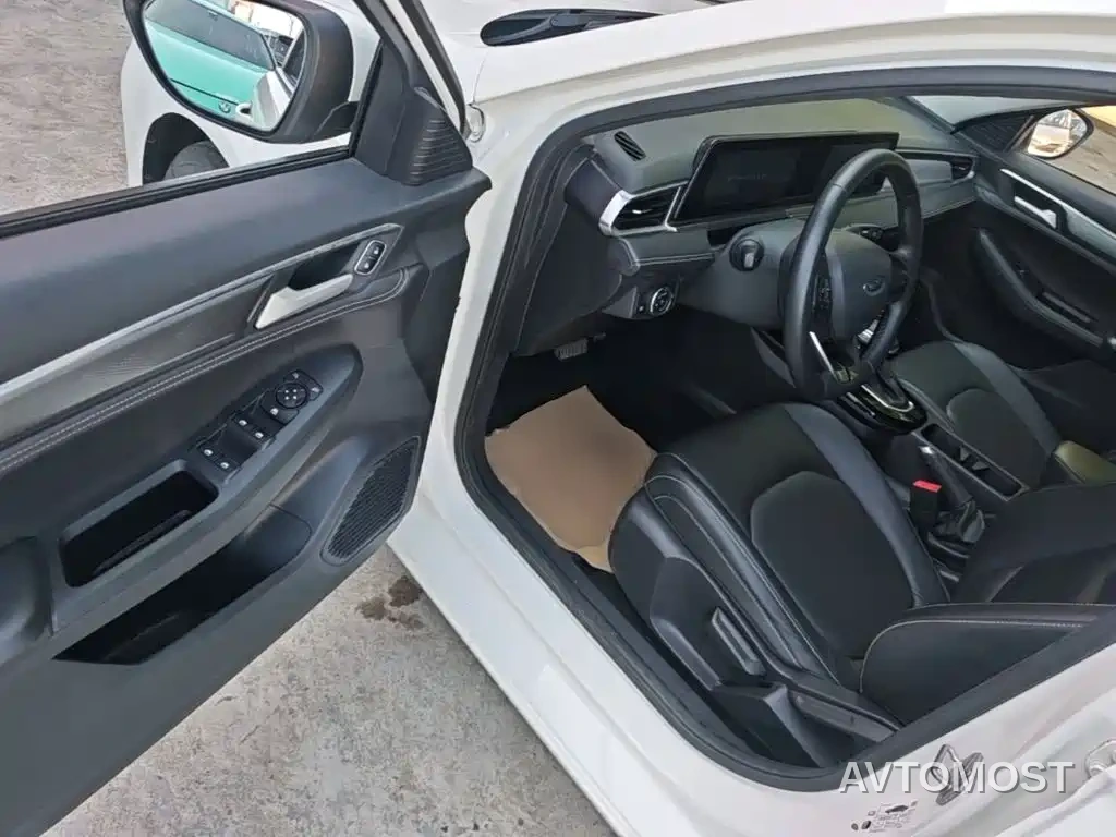 Ford Escort 2021 1.5L Automatic Diamond Edition — фото 15