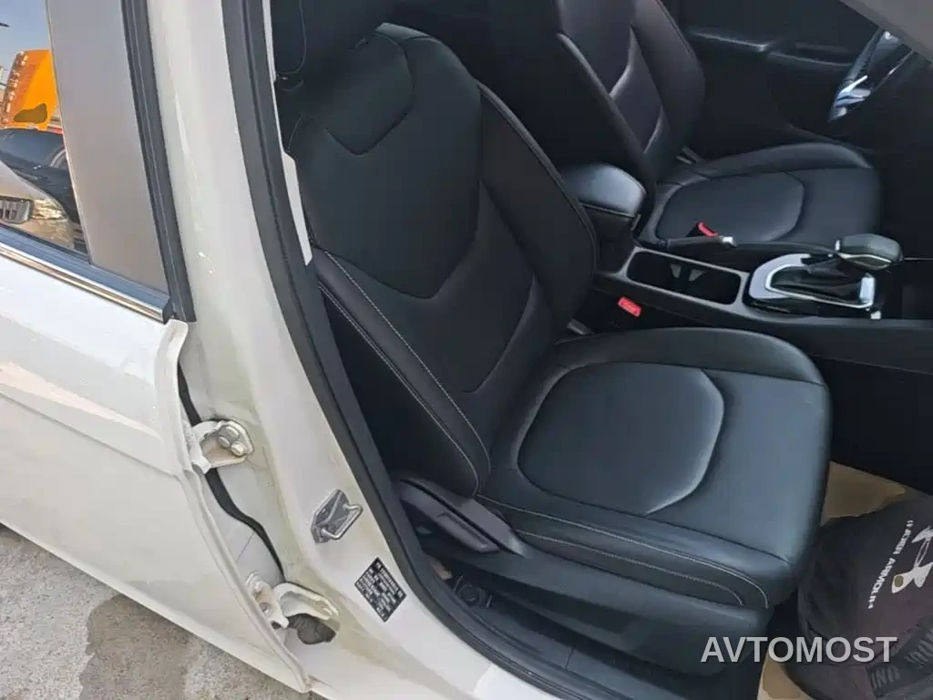 Ford Escort 2021 1.5L Automatic Diamond Edition — фото 24