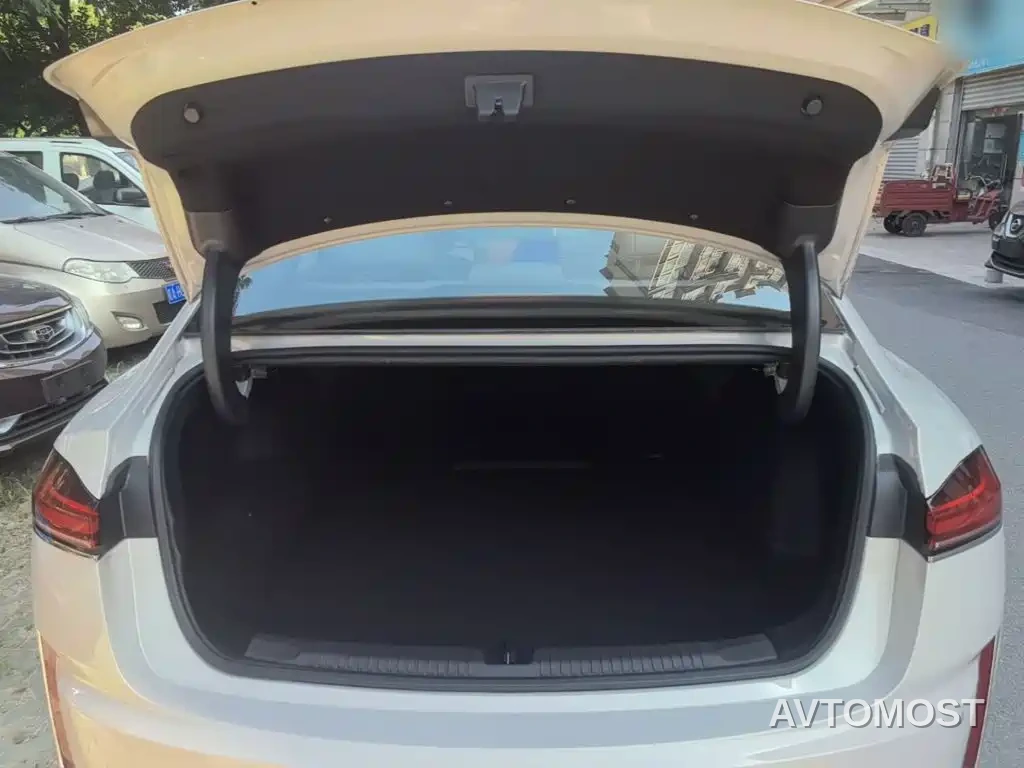 Roewe M7 DMH 2025 Base — фото 18