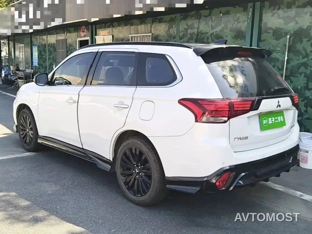 Mitsubishi Outlander 2021 2.4L 4WD Yaodong Edition 5-seater — фото 5
