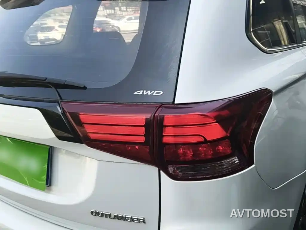 Mitsubishi Outlander 2021 2.4L 4WD Yaodong Edition 5-seater — фото 8