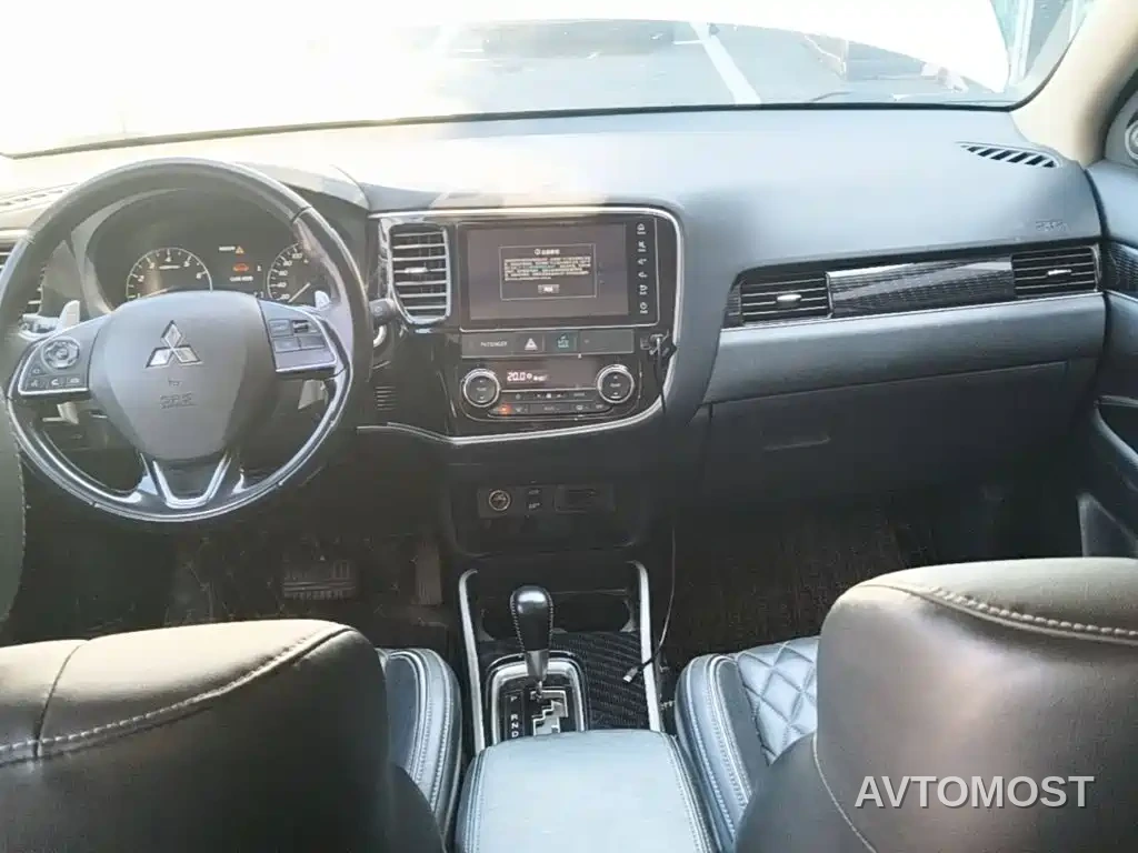 Mitsubishi Outlander 2021 2.4L 4WD Yaodong Edition 5-seater — фото 10