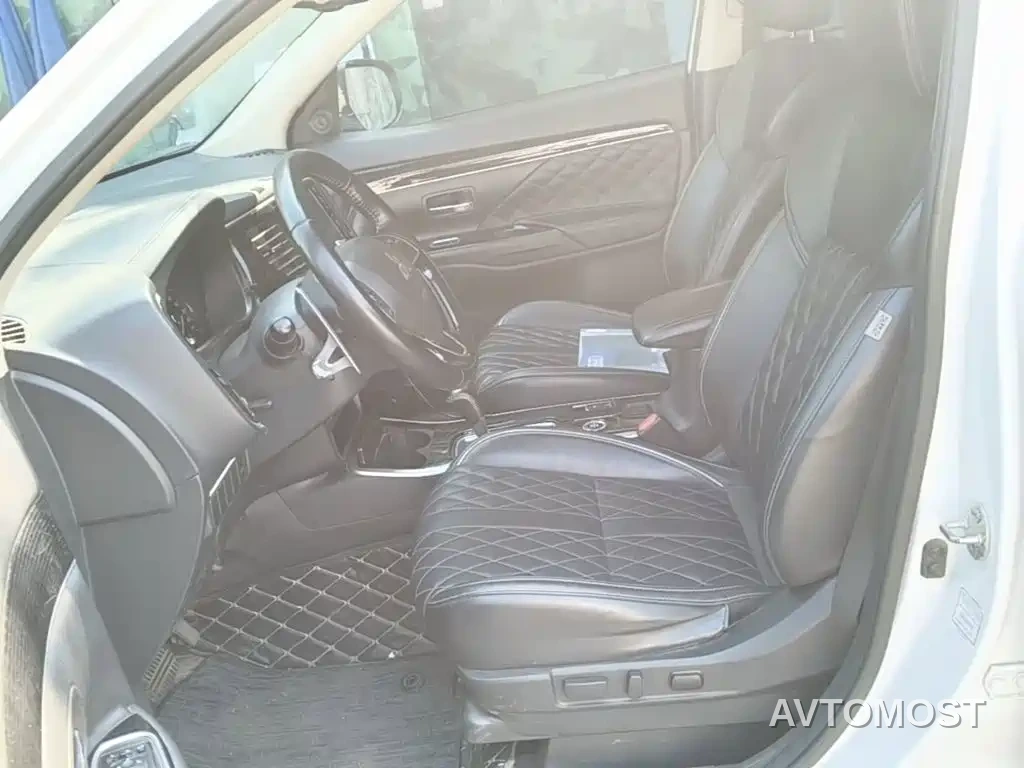 Mitsubishi Outlander 2021 2.4L 4WD Yaodong Edition 5-seater — фото 15