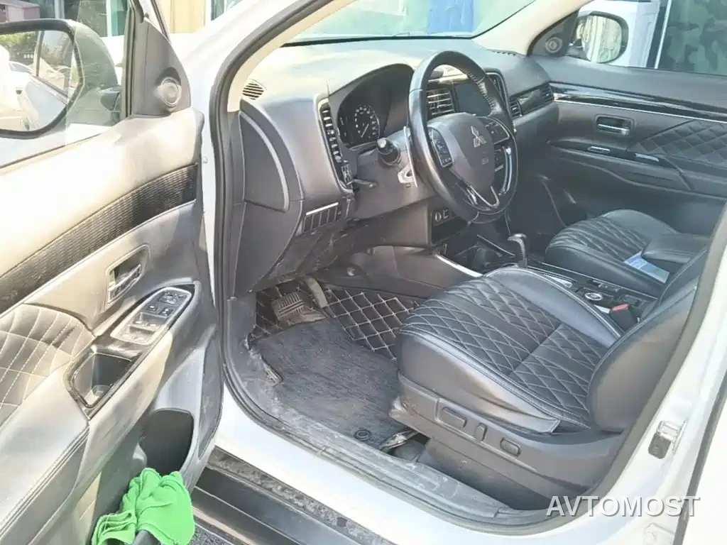 Mitsubishi Outlander 2021 2.4L 4WD Yaodong Edition 5-seater — фото 16