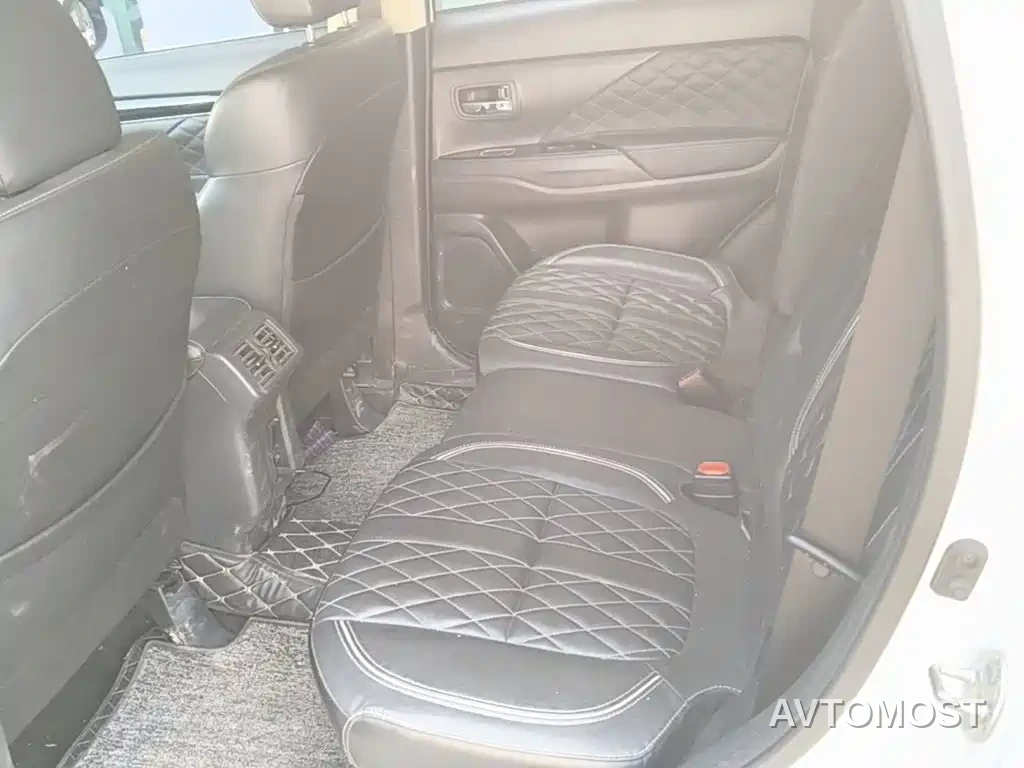 Mitsubishi Outlander 2021 2.4L 4WD Yaodong Edition 5-seater — фото 17