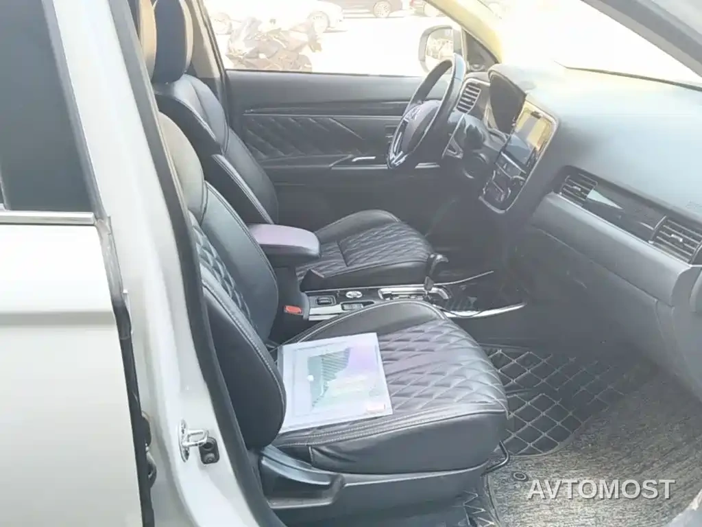 Mitsubishi Outlander 2021 2.4L 4WD Yaodong Edition 5-seater — фото 25