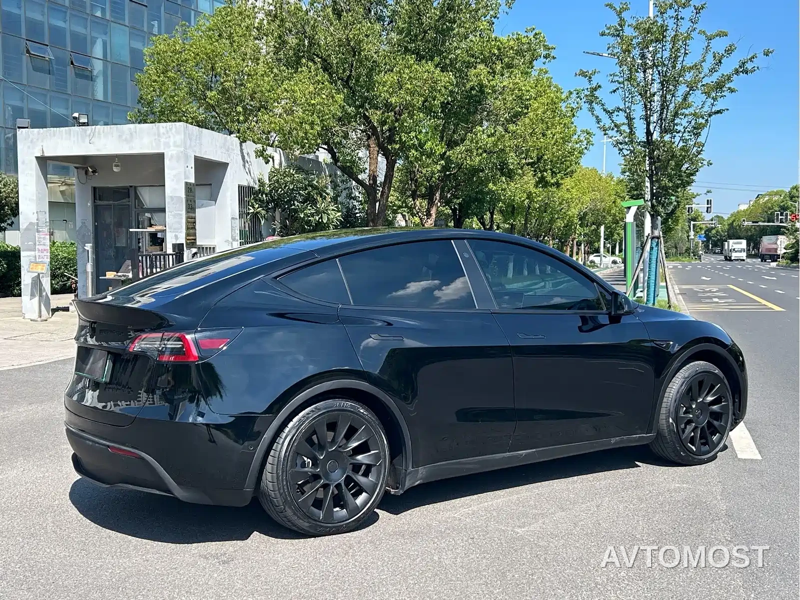 Tesla Model Y 2021 Standard Range Rear-Wheel Drive — фото 8