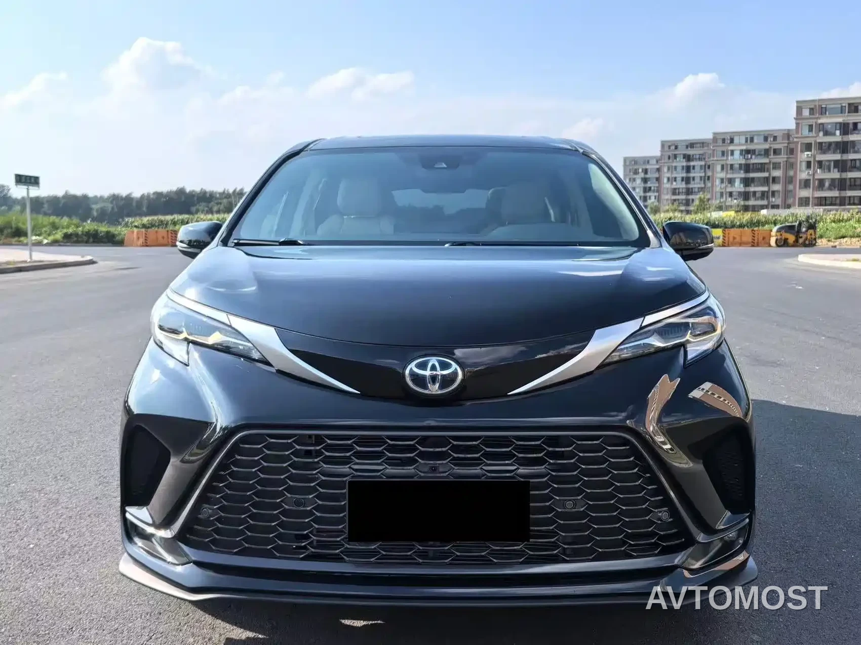Toyota Granvia 2023 2.5L Hybrid Prestige PLUS Edition — фото 2
