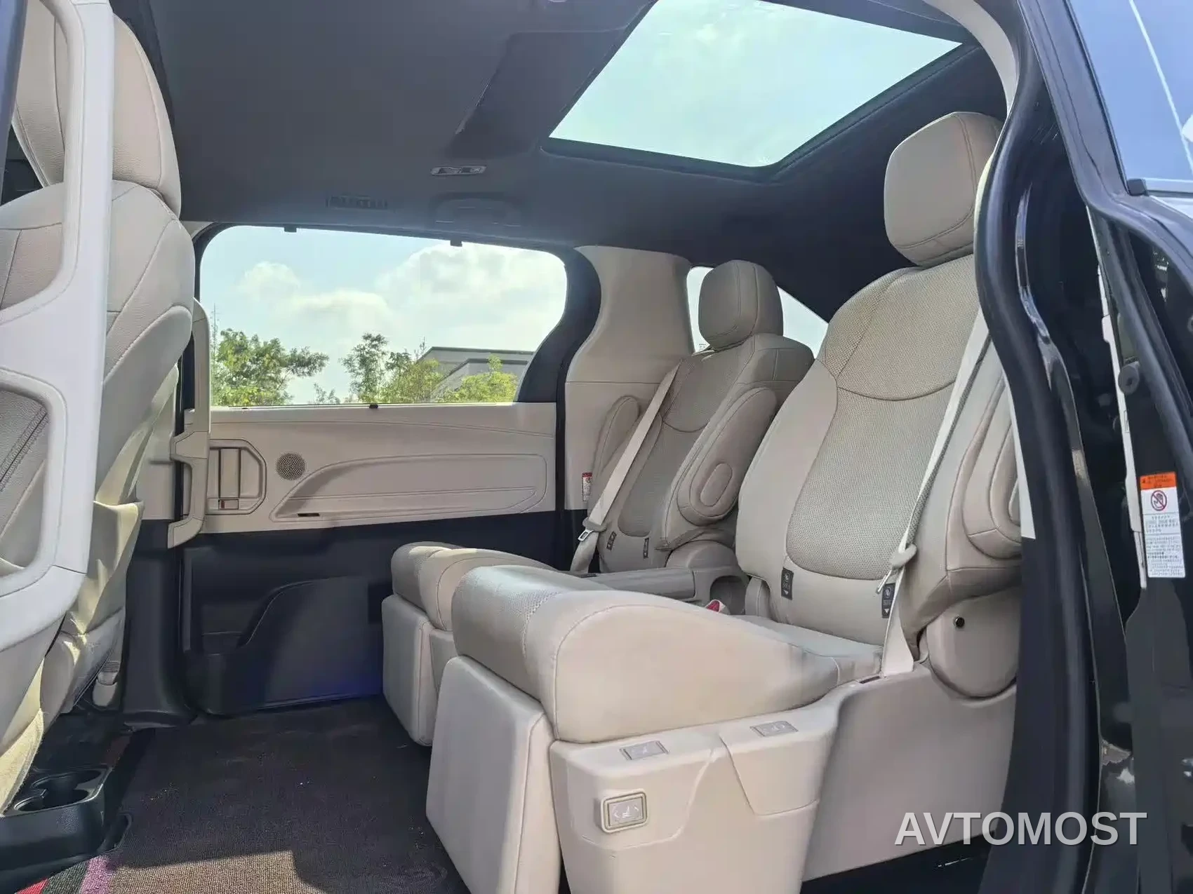 Toyota Granvia 2023 2.5L Hybrid Prestige PLUS Edition — фото 4