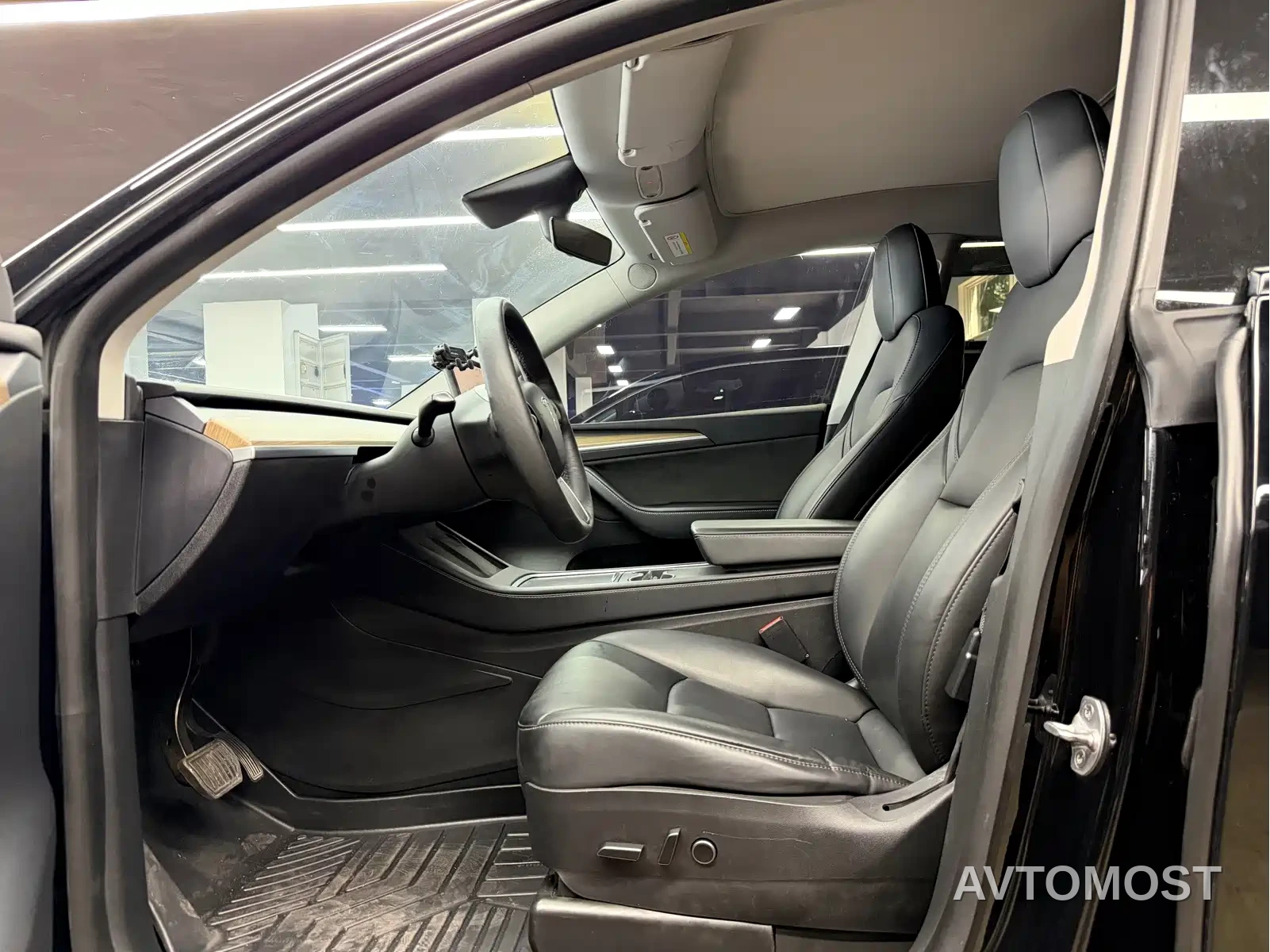 Tesla Model Y 2021 Standard Range Rear-Wheel Drive — фото 4