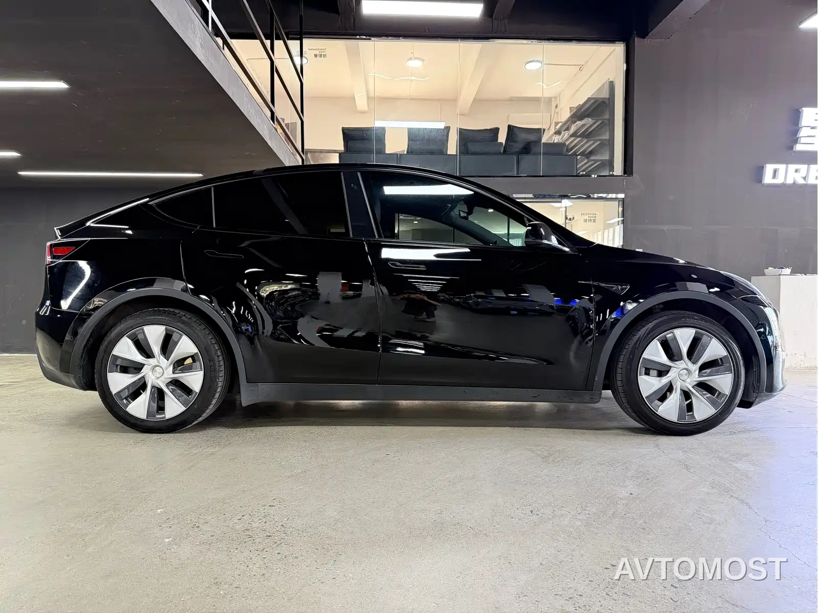 Tesla Model Y 2021 Standard Range Rear-Wheel Drive — фото 10