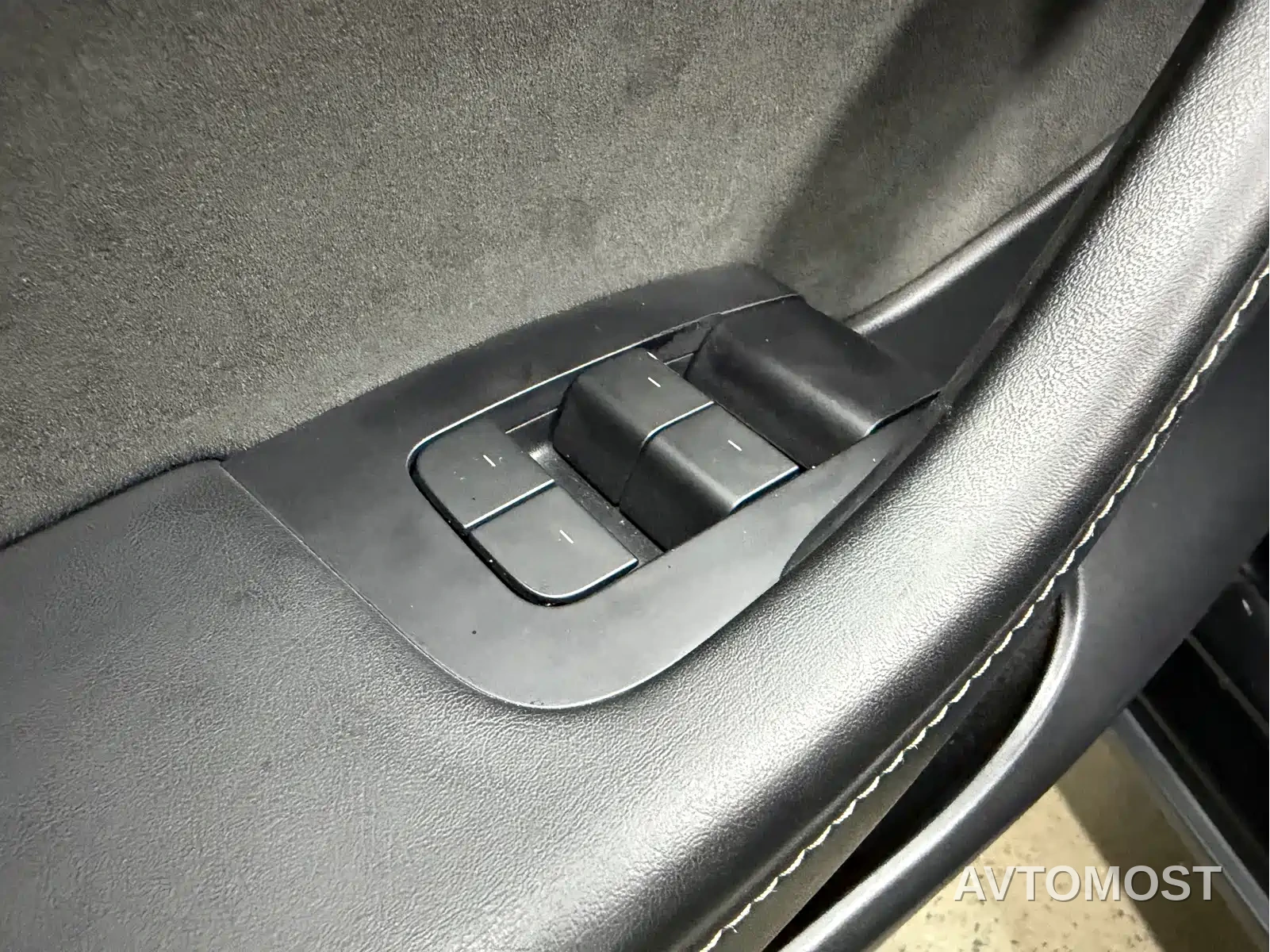 Tesla Model Y 2021 Standard Range Rear-Wheel Drive — фото 17