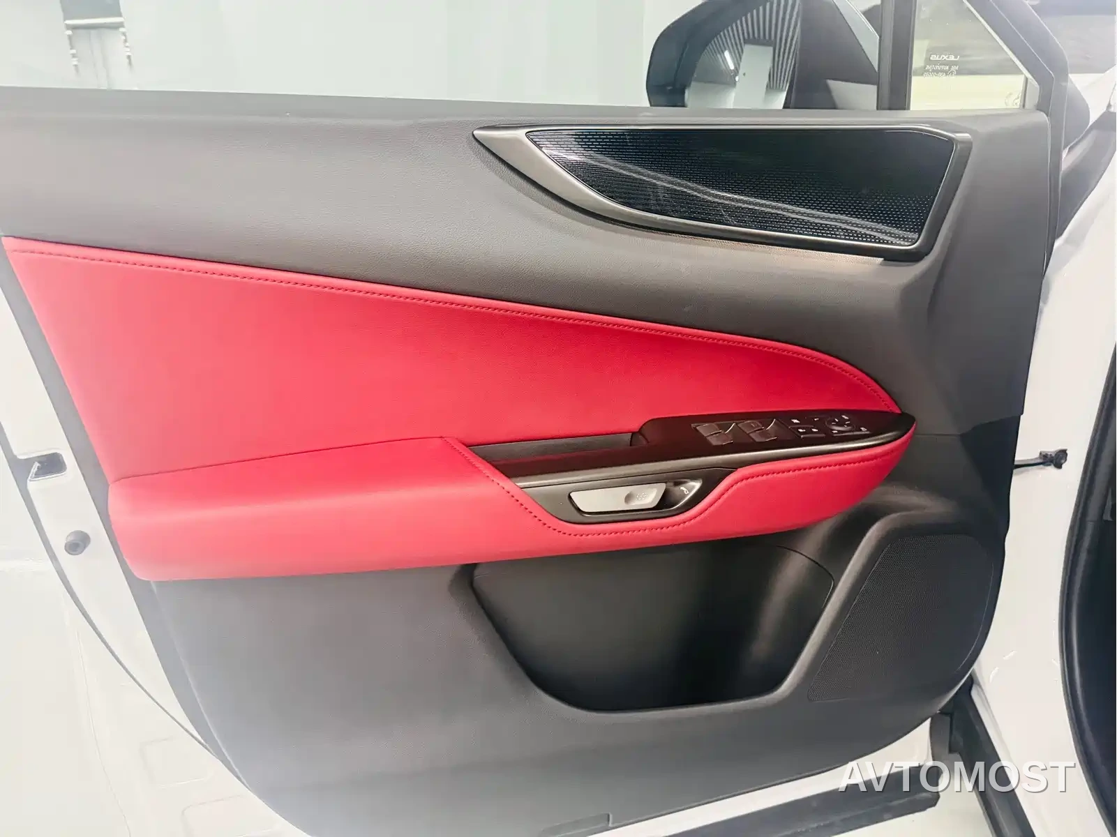 Lexus NX 2025 Model 200 Base Version — фото 3