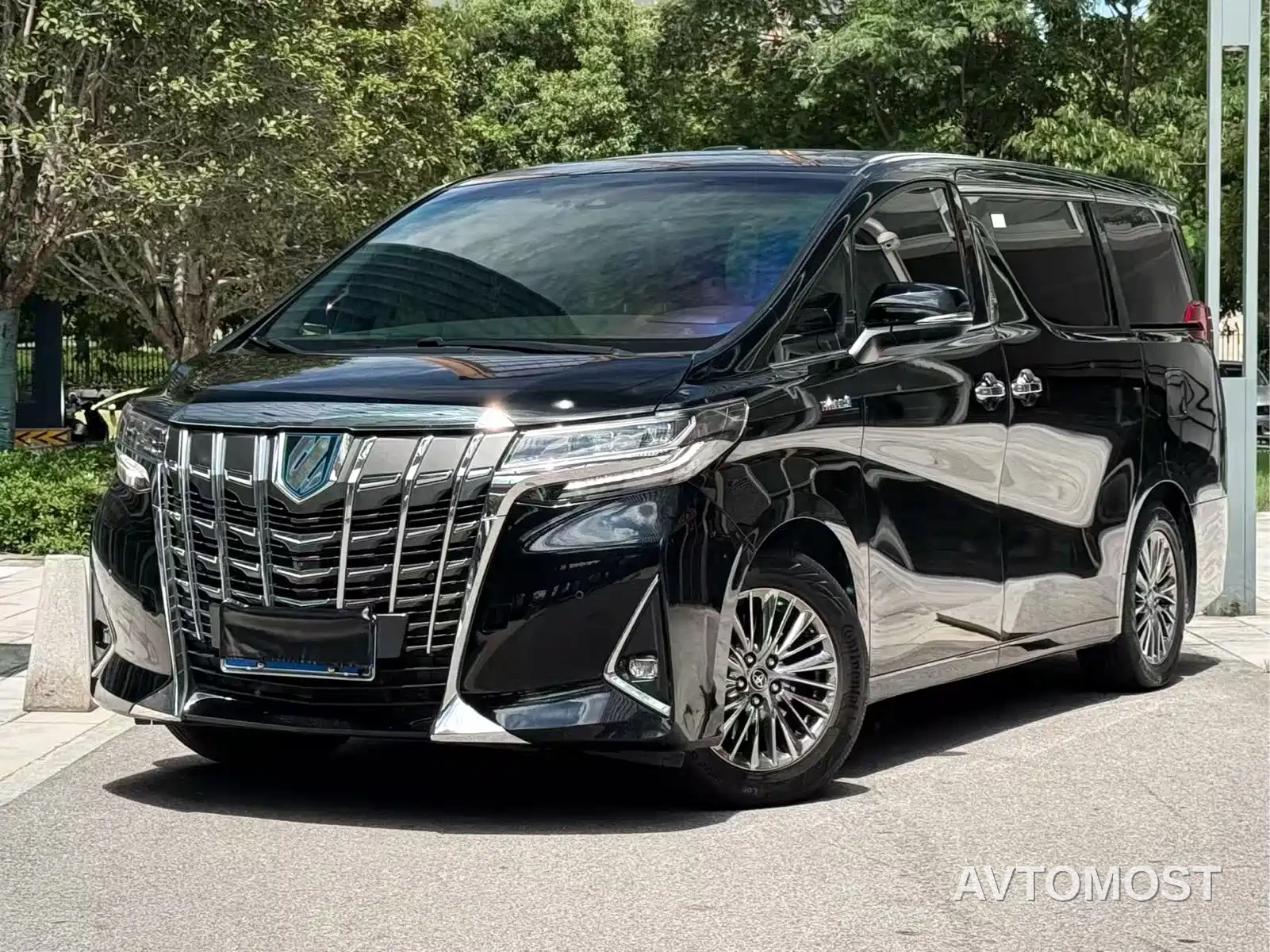 Toyota Alphard 2021 Hybrid 2.5L Premium — фото 1
