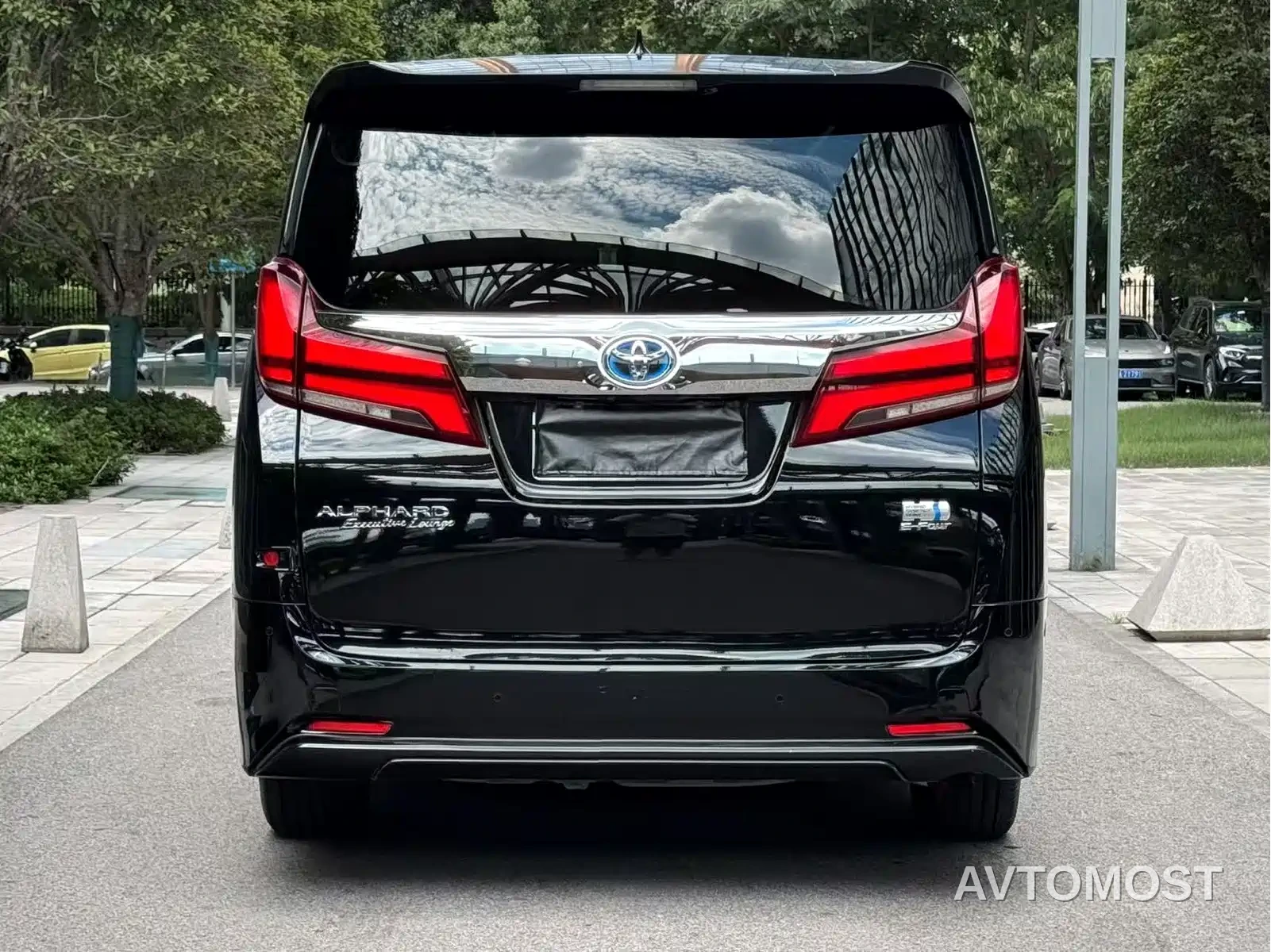 Toyota Alphard 2021 Hybrid 2.5L Premium — фото 8