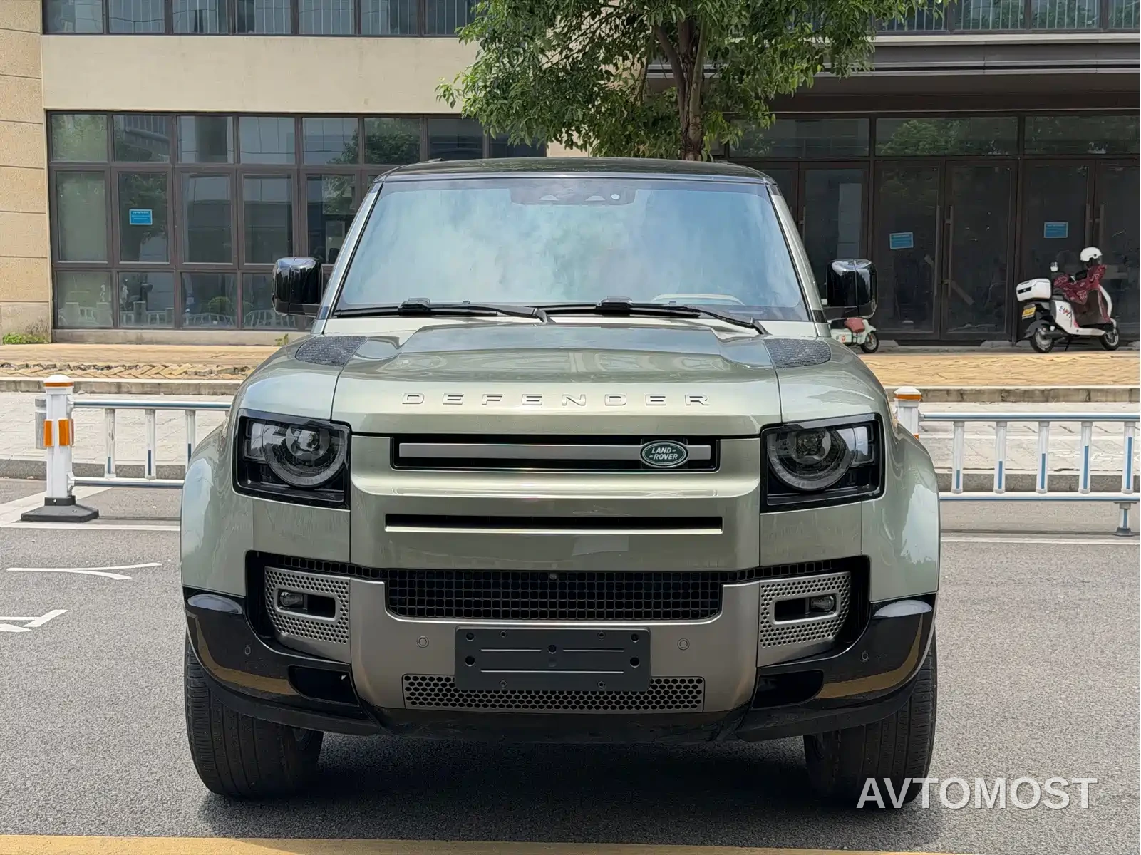 Land Rover Defender 2024 110 3.0T P400 X-DYNAMIC HSE — фото 2