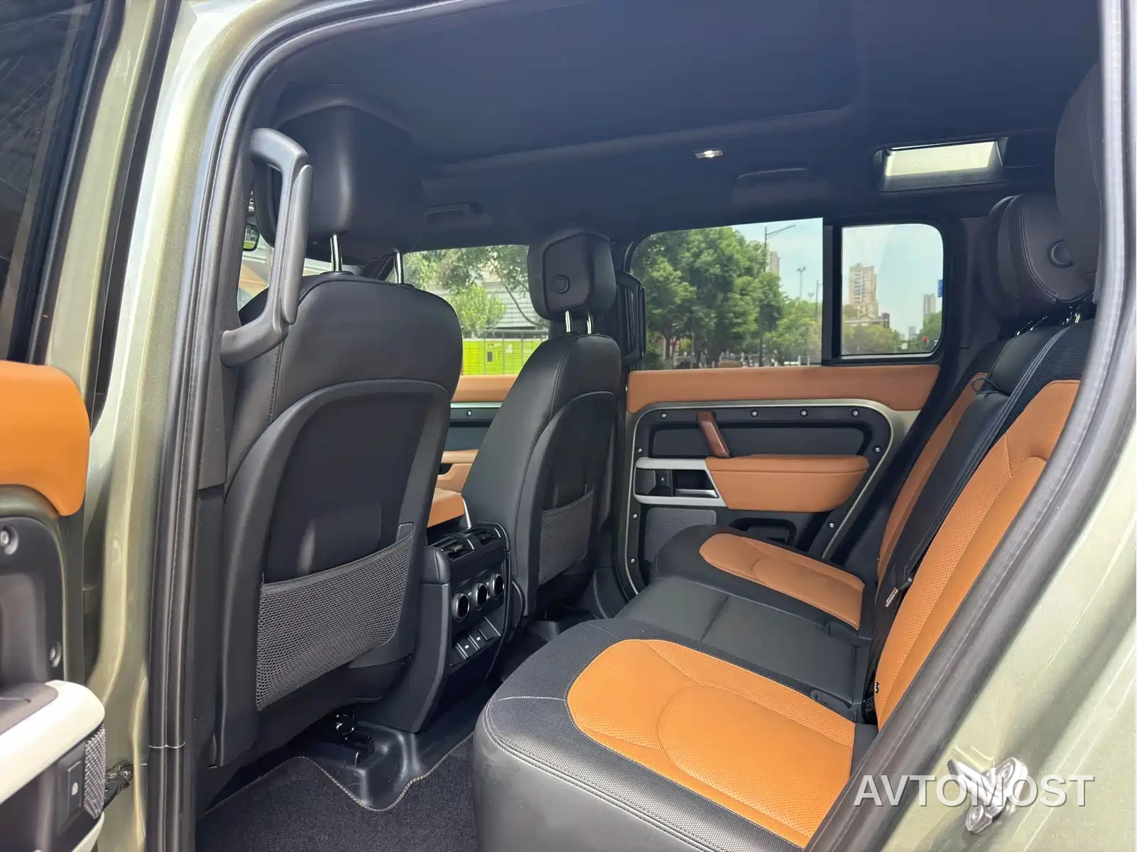 Land Rover Defender 2024 110 3.0T P400 X-DYNAMIC HSE — фото 5