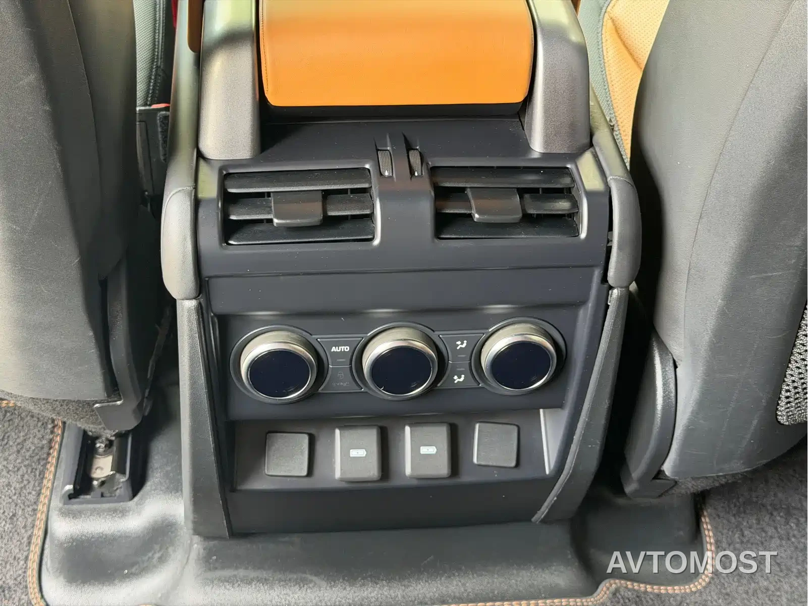 Land Rover Defender 2024 110 3.0T P400 X-DYNAMIC HSE — фото 7