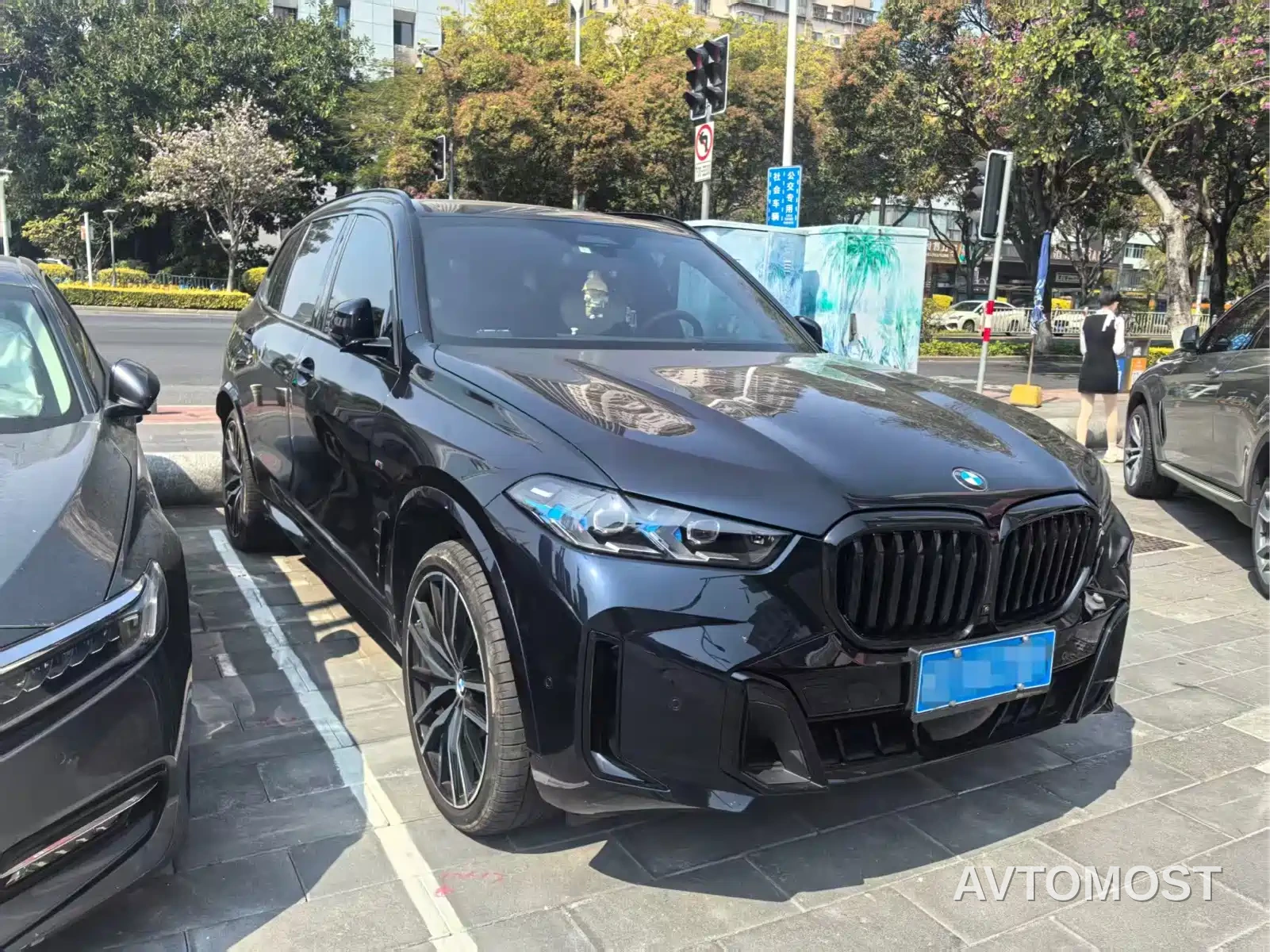 BMW X5 2023 xDrive 40Li Premium M Sport Black Night Package — фото 2