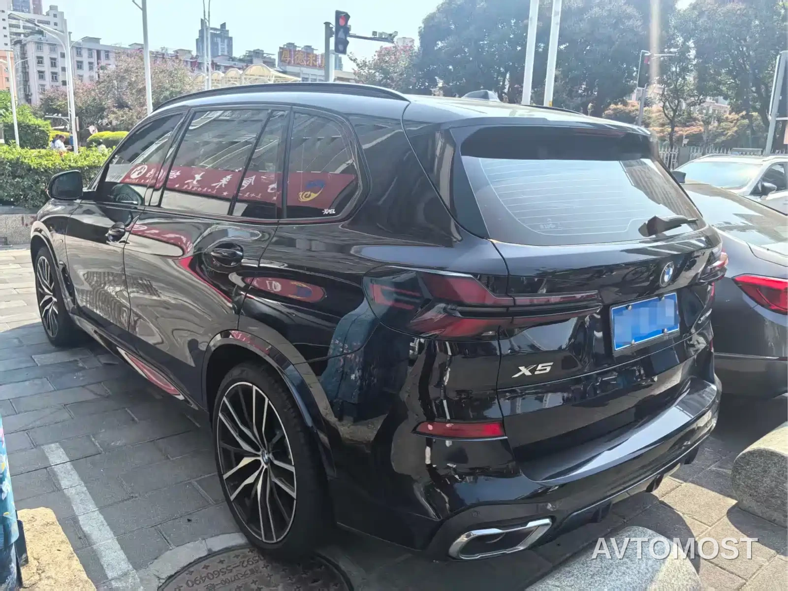 BMW X5 2023 xDrive 40Li Premium M Sport Black Night Package — фото 4
