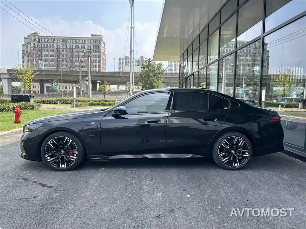 BMW i5 M60 2024 xDrive M60 — фото 3