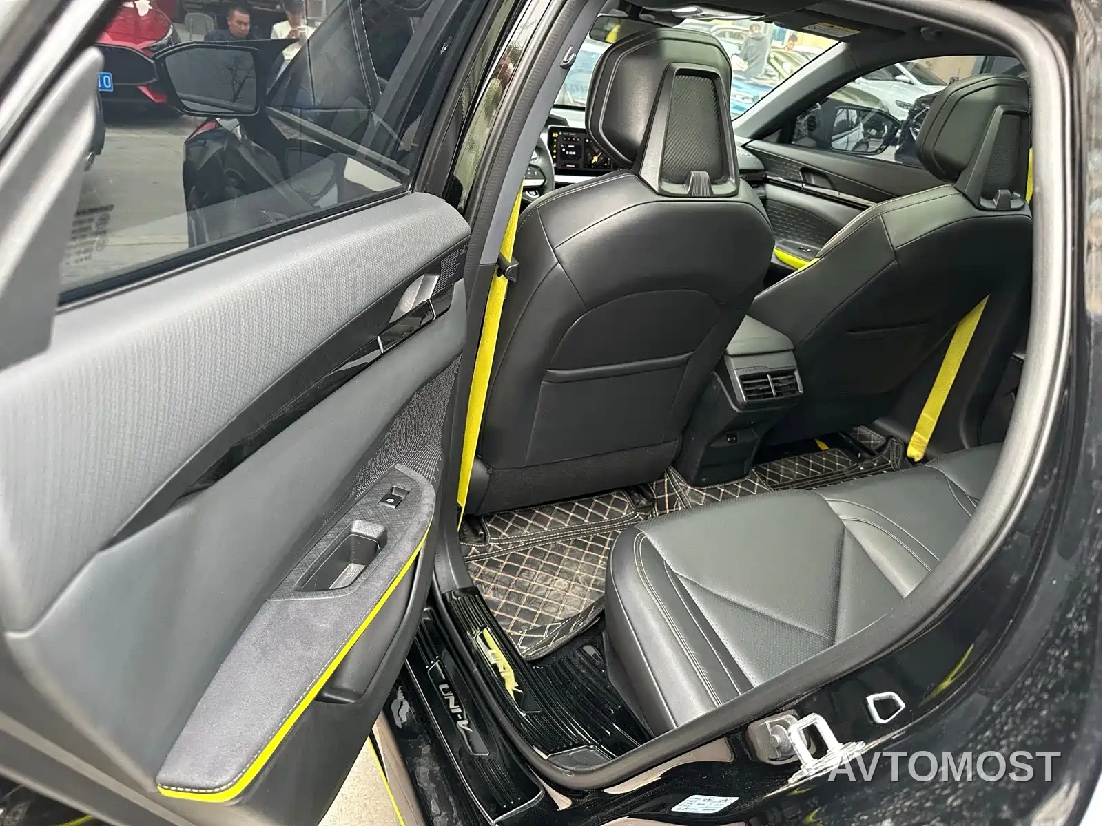 Changan UNI-V 2022 1.5T Sport Edition — фото 9