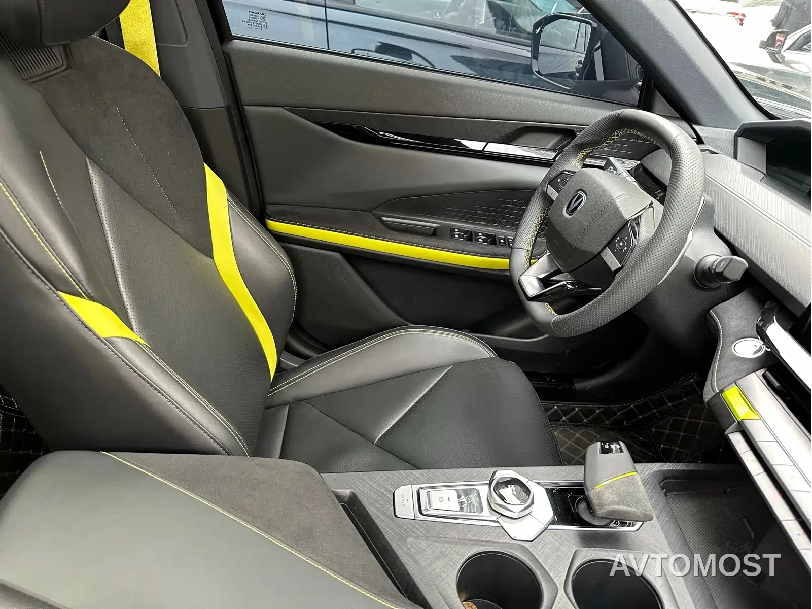 Changan UNI-V 2022 1.5T Sport Edition — фото 13