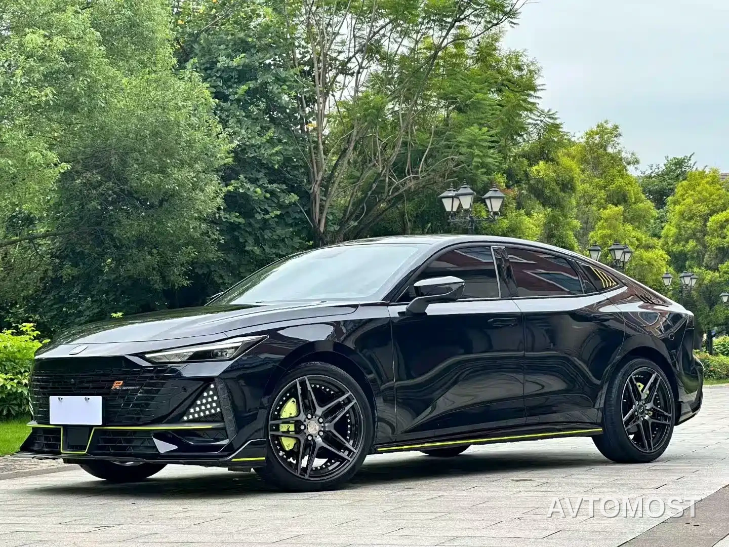 Changan UNI-V 2022 1.5T Sport Edition — фото 1