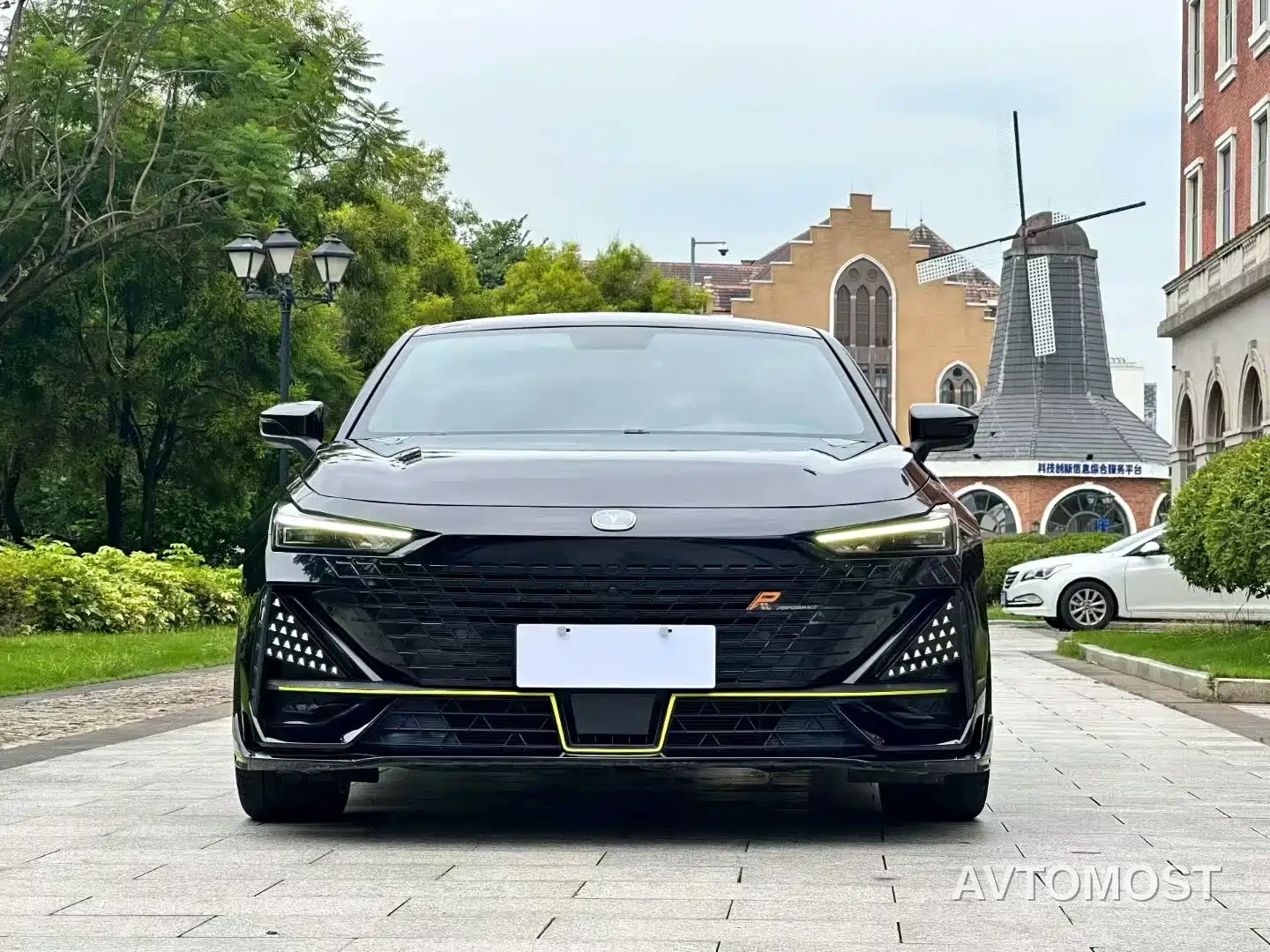 Changan UNI-V 2022 1.5T Sport Edition — фото 2