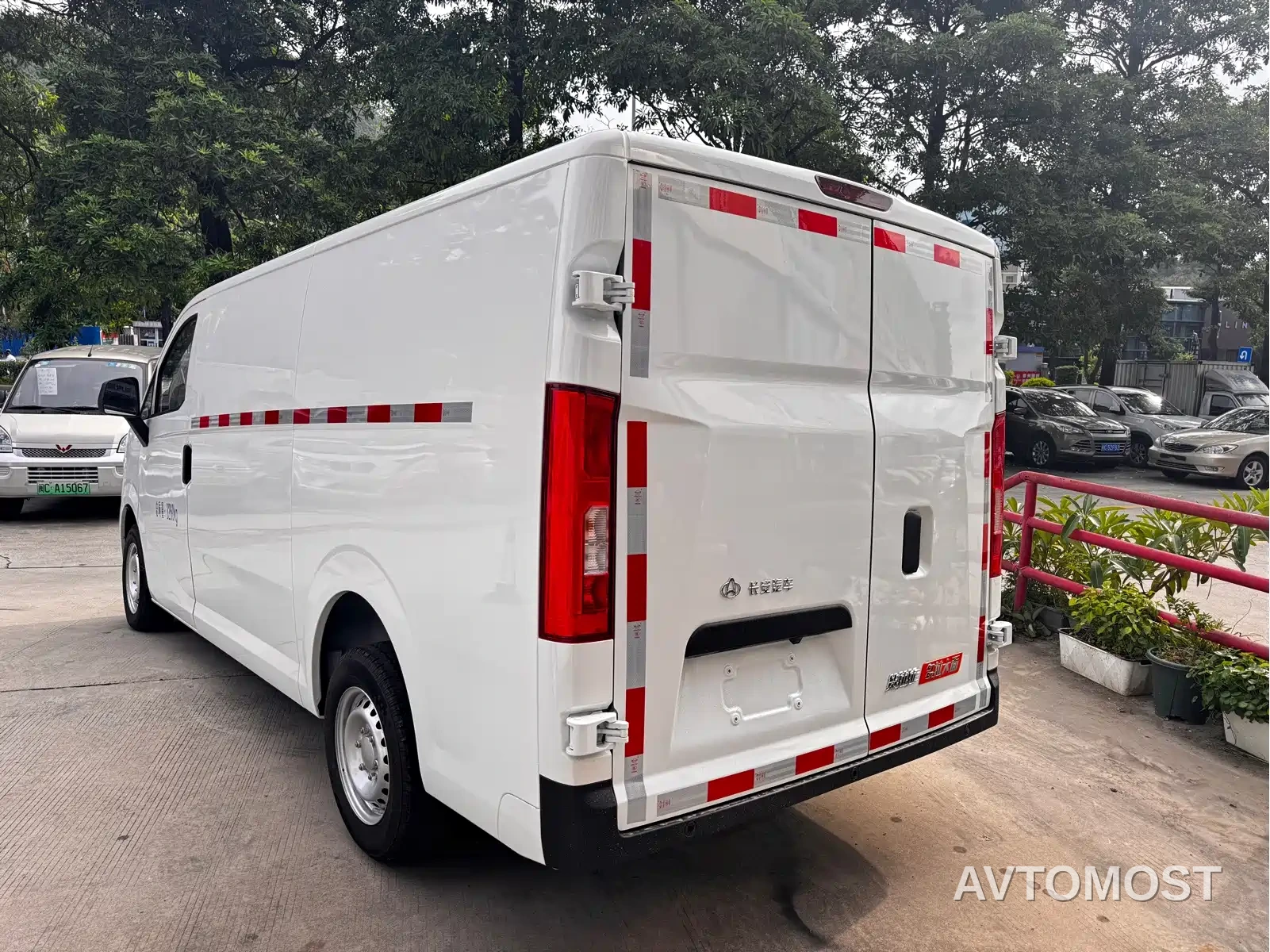 Changan Kuayue Kua Yue Xing Guang EV 2025 3-Person Van 350km Smart Driving Edition — фото 6
