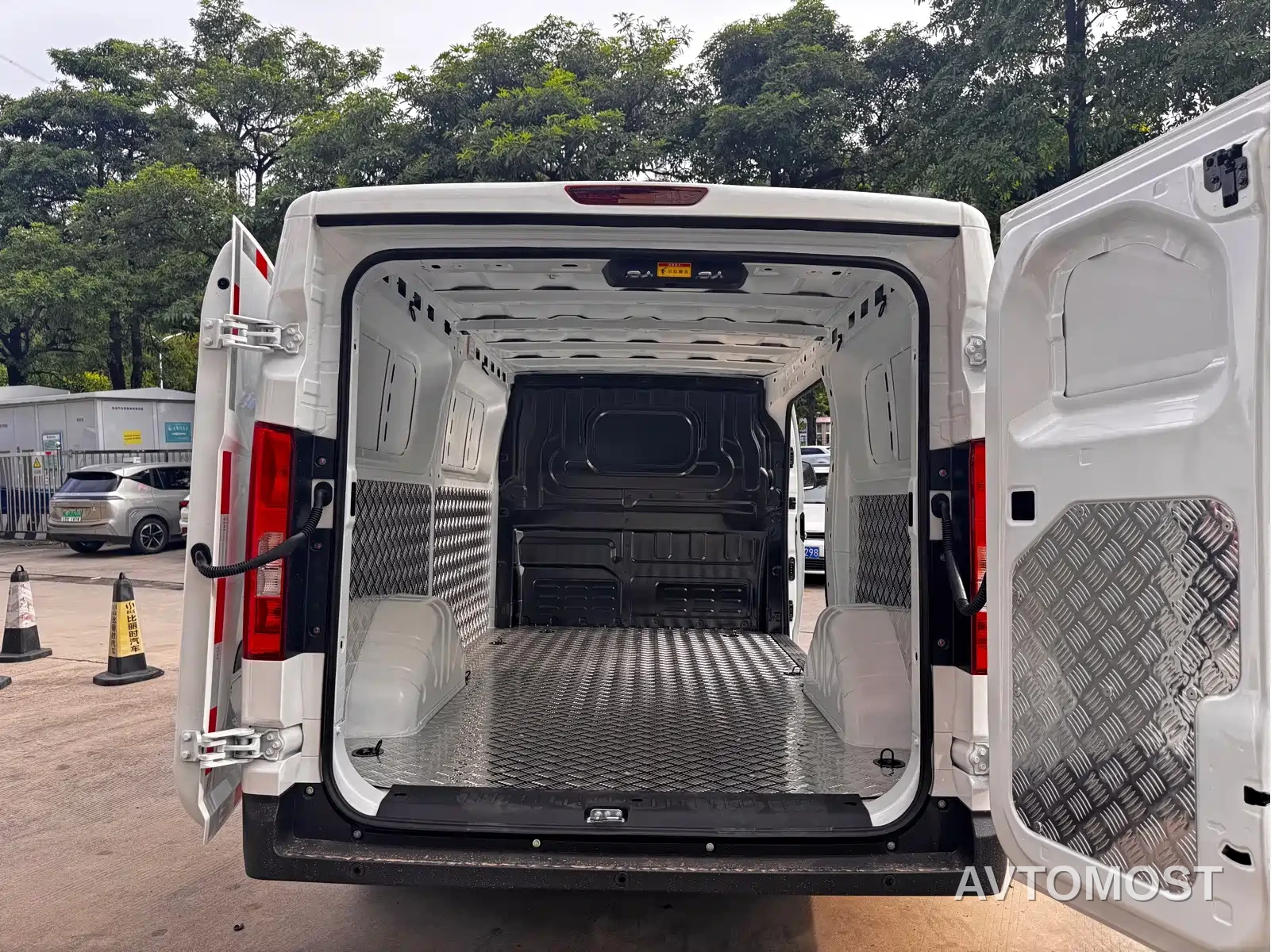 Changan Kuayue Kua Yue Xing Guang EV 2025 3-Person Van 350km Smart Driving Edition — фото 9