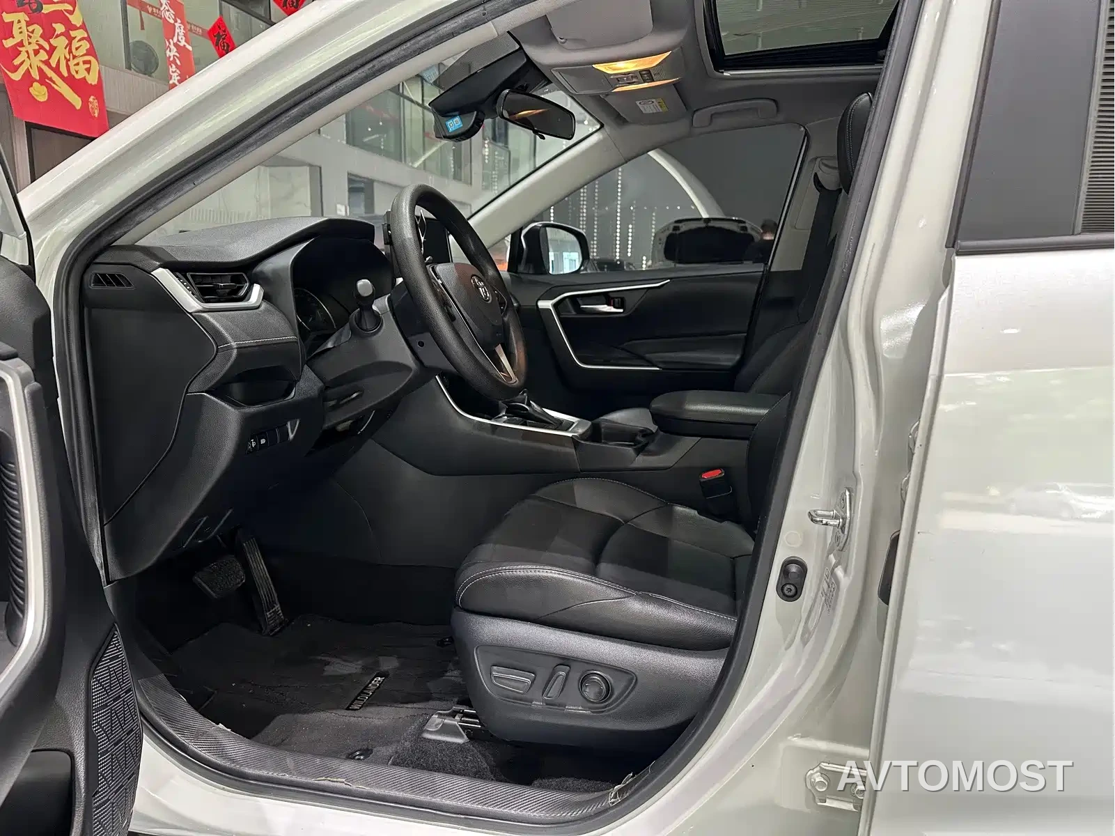 Toyota Wildlander 2020 Dual Engine 2.5L E-CVT FWD Luxury — фото 2