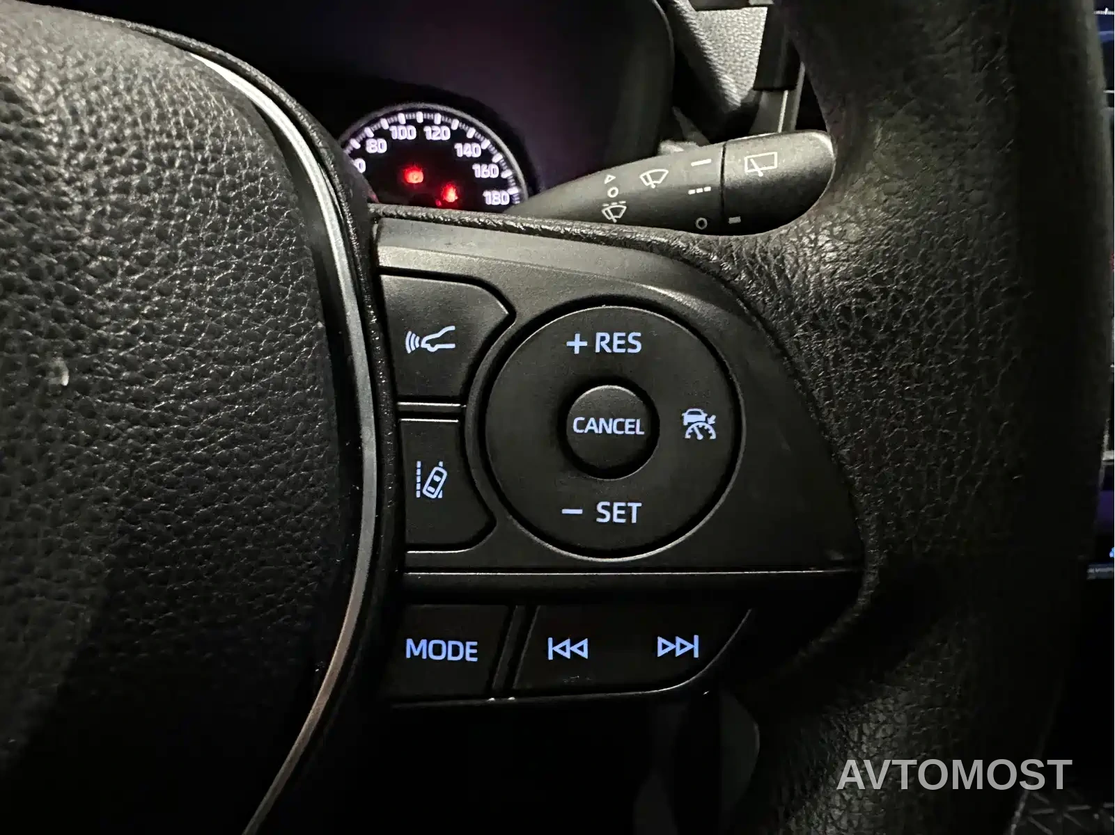 Toyota Wildlander 2020 Dual Engine 2.5L E-CVT FWD Luxury — фото 7