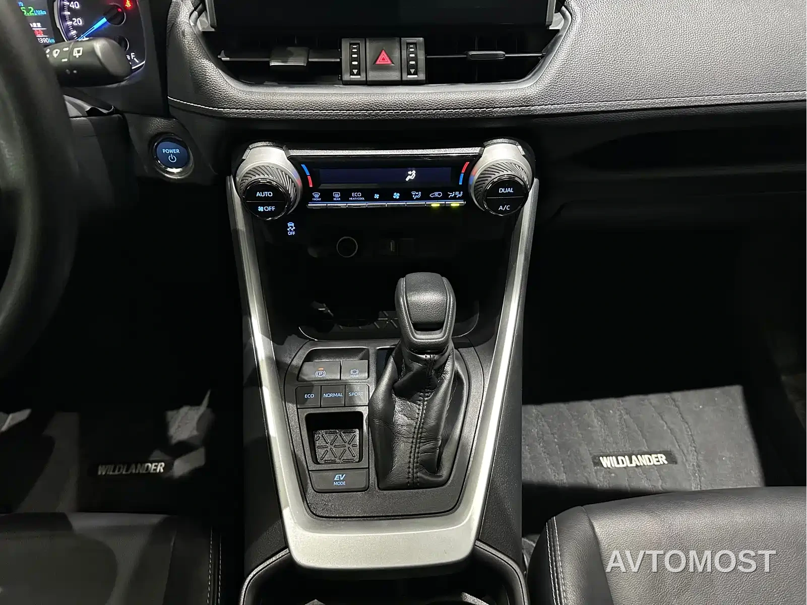 Toyota Wildlander 2020 Dual Engine 2.5L E-CVT FWD Luxury — фото 12