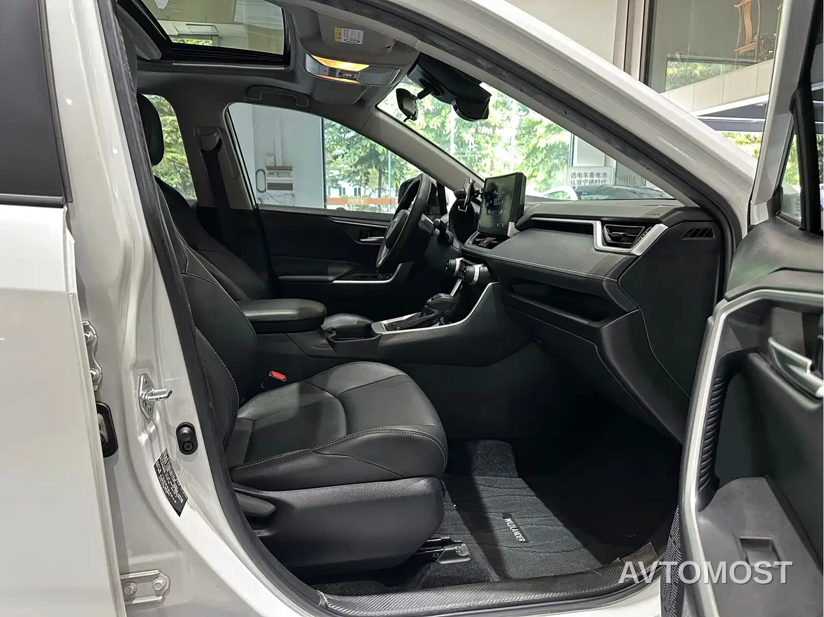 Toyota Wildlander 2020 Dual Engine 2.5L E-CVT FWD Luxury — фото 17
