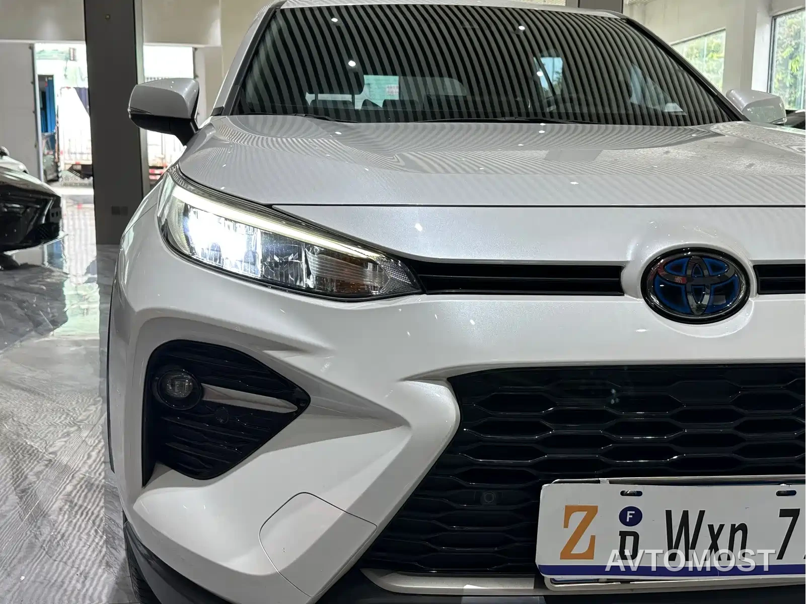 Toyota Wildlander 2020 Dual Engine 2.5L E-CVT FWD Luxury — фото 18