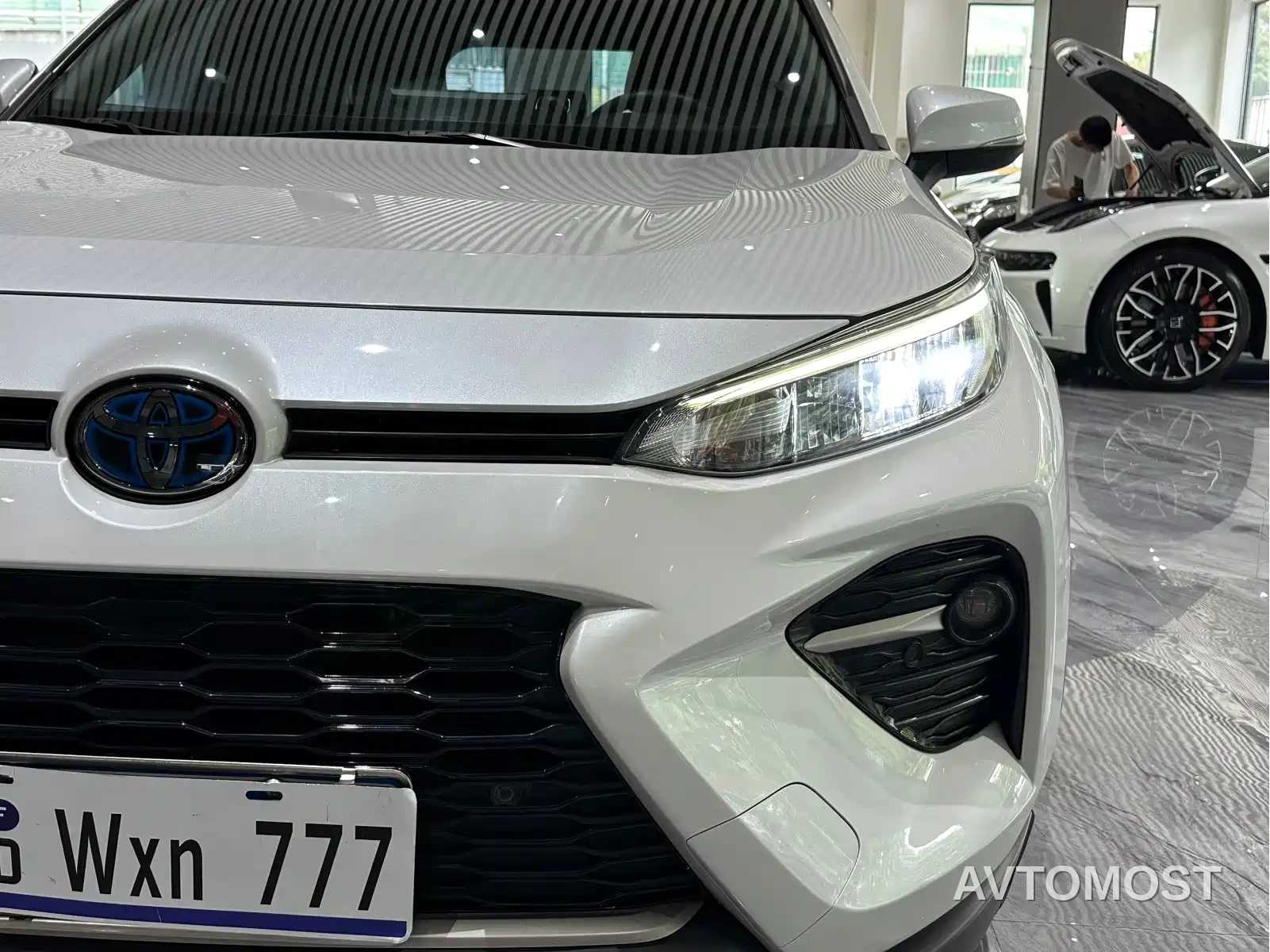 Toyota Wildlander 2020 Dual Engine 2.5L E-CVT FWD Luxury — фото 19